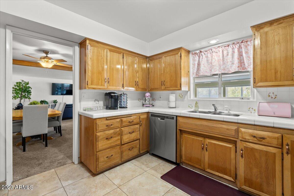 7039 E LARKSPUR Drive