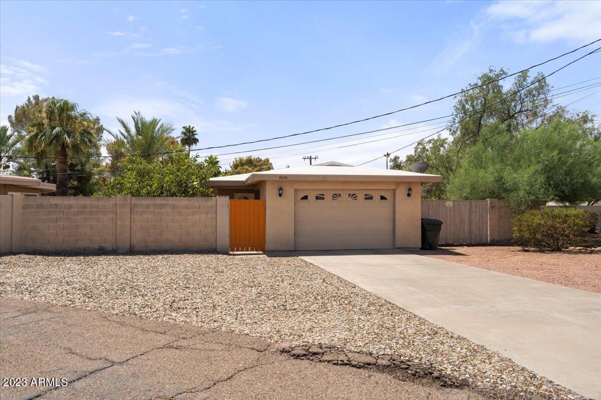 7039 E LARKSPUR Drive