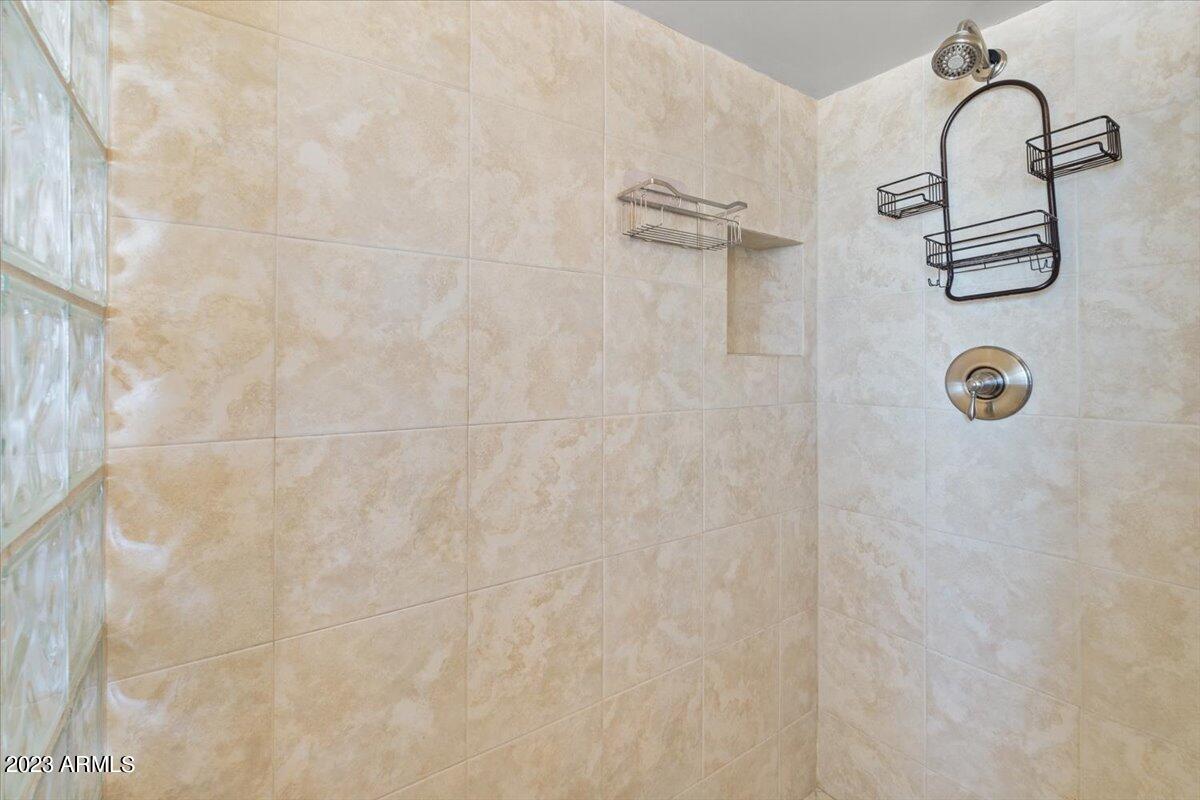 7039 E LARKSPUR Drive