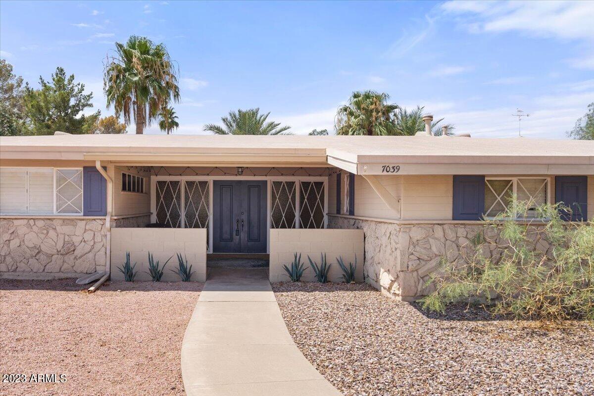 7039 E LARKSPUR Drive