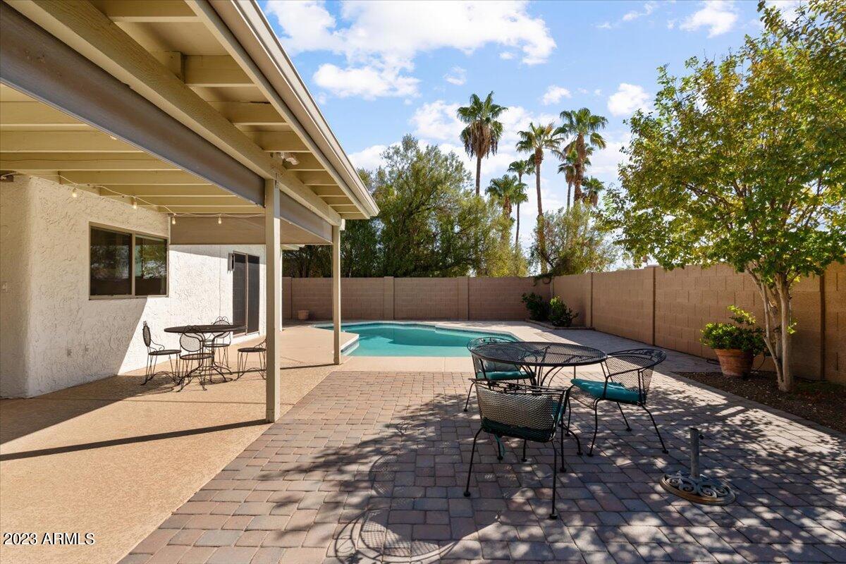 6429 E SHARON Drive