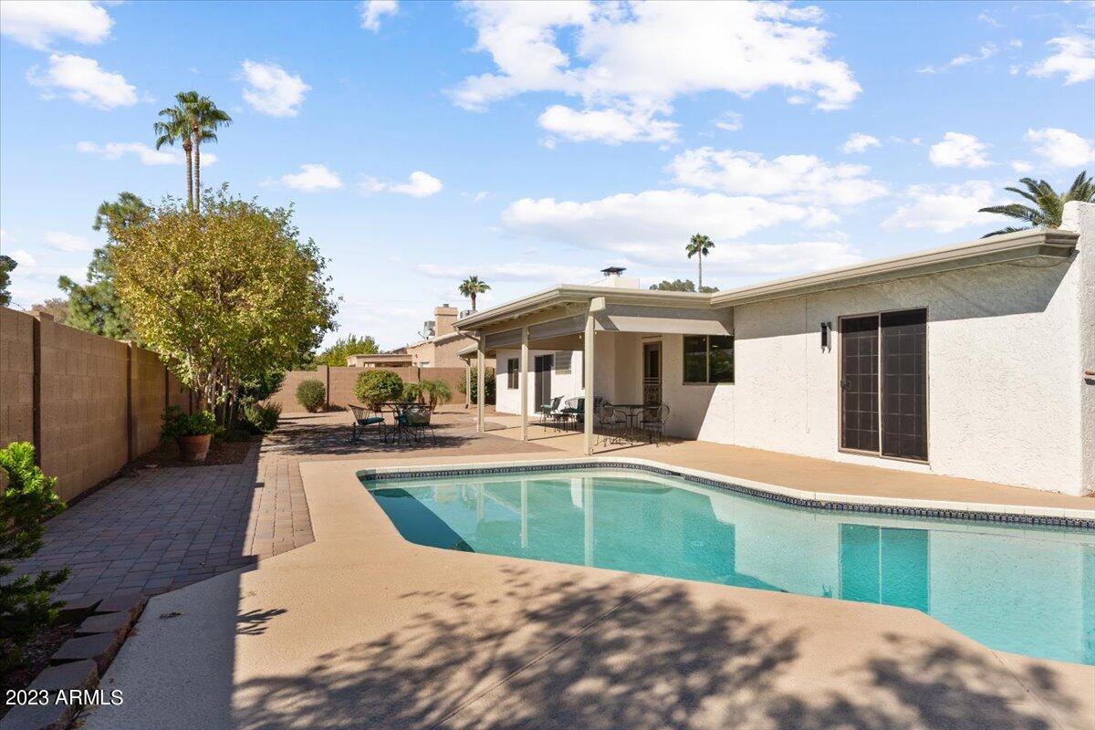 6429 E SHARON Drive