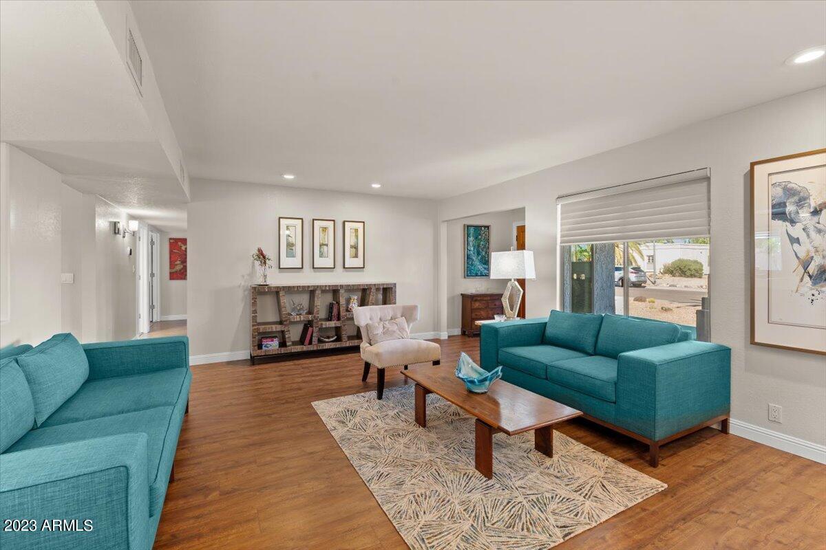 6429 E SHARON Drive