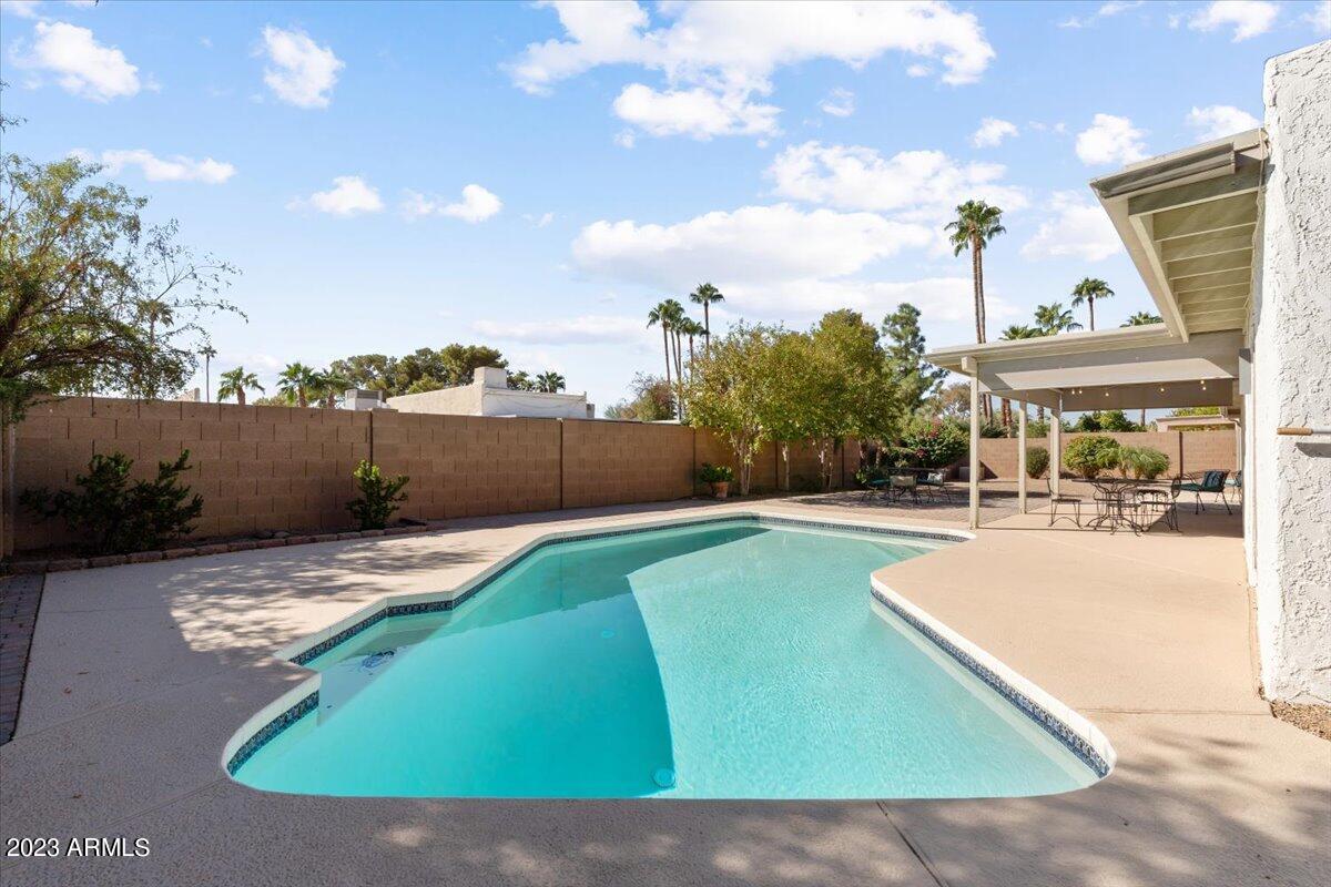 6429 E SHARON Drive