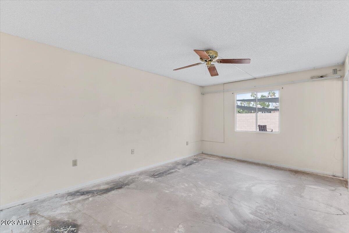 6712 E PERSHING Avenue