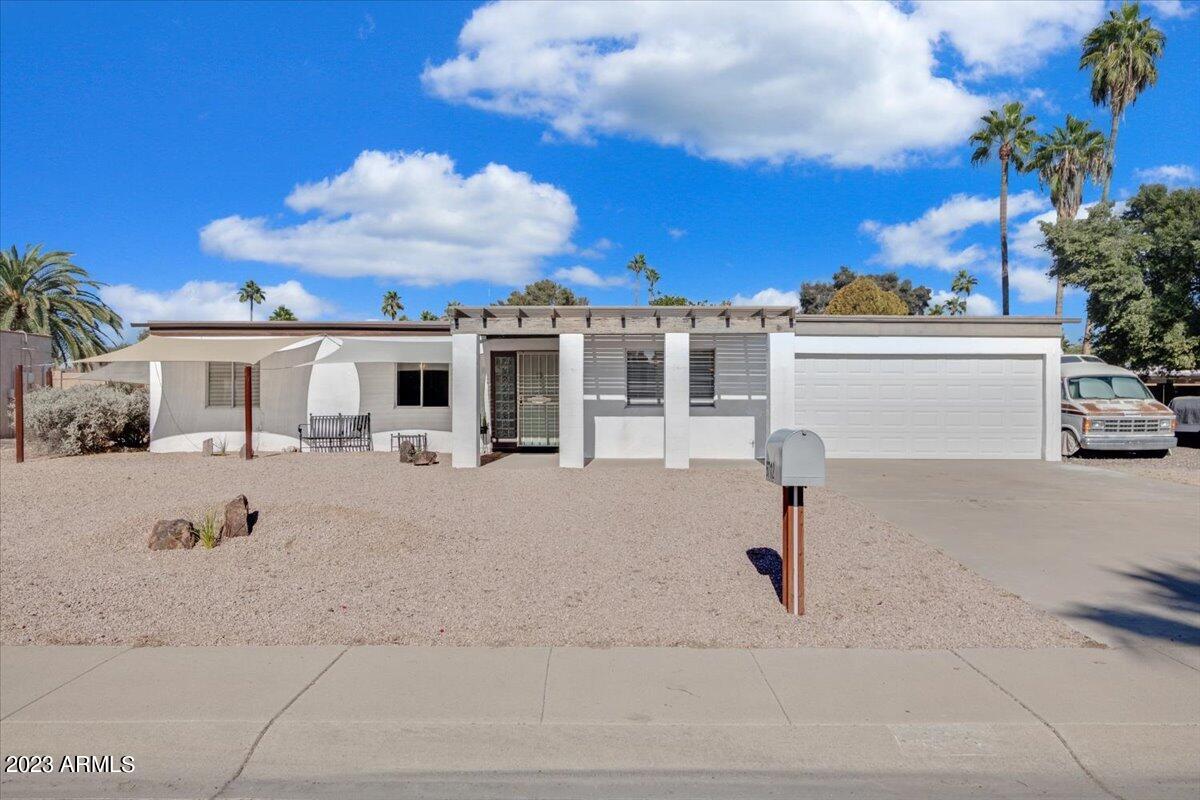6712 E PERSHING Avenue