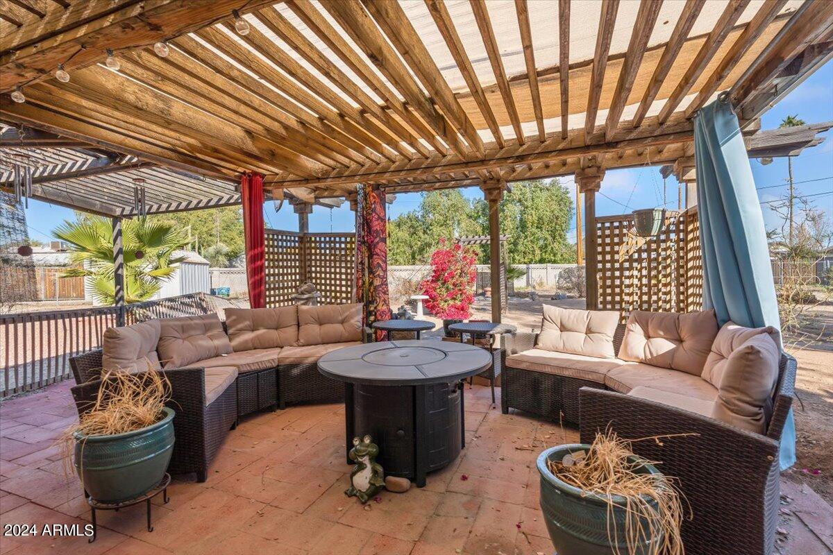 2222 E SYLVIA Street