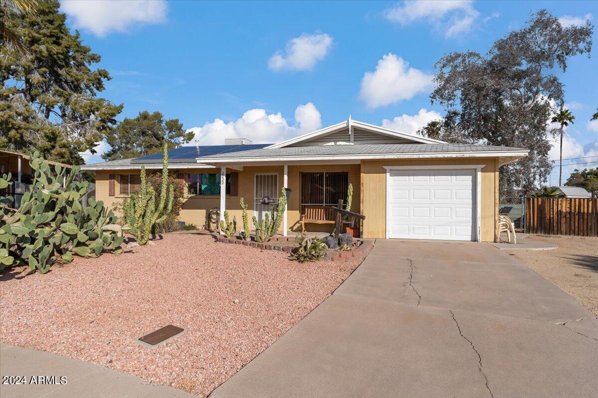 2222 E SYLVIA Street