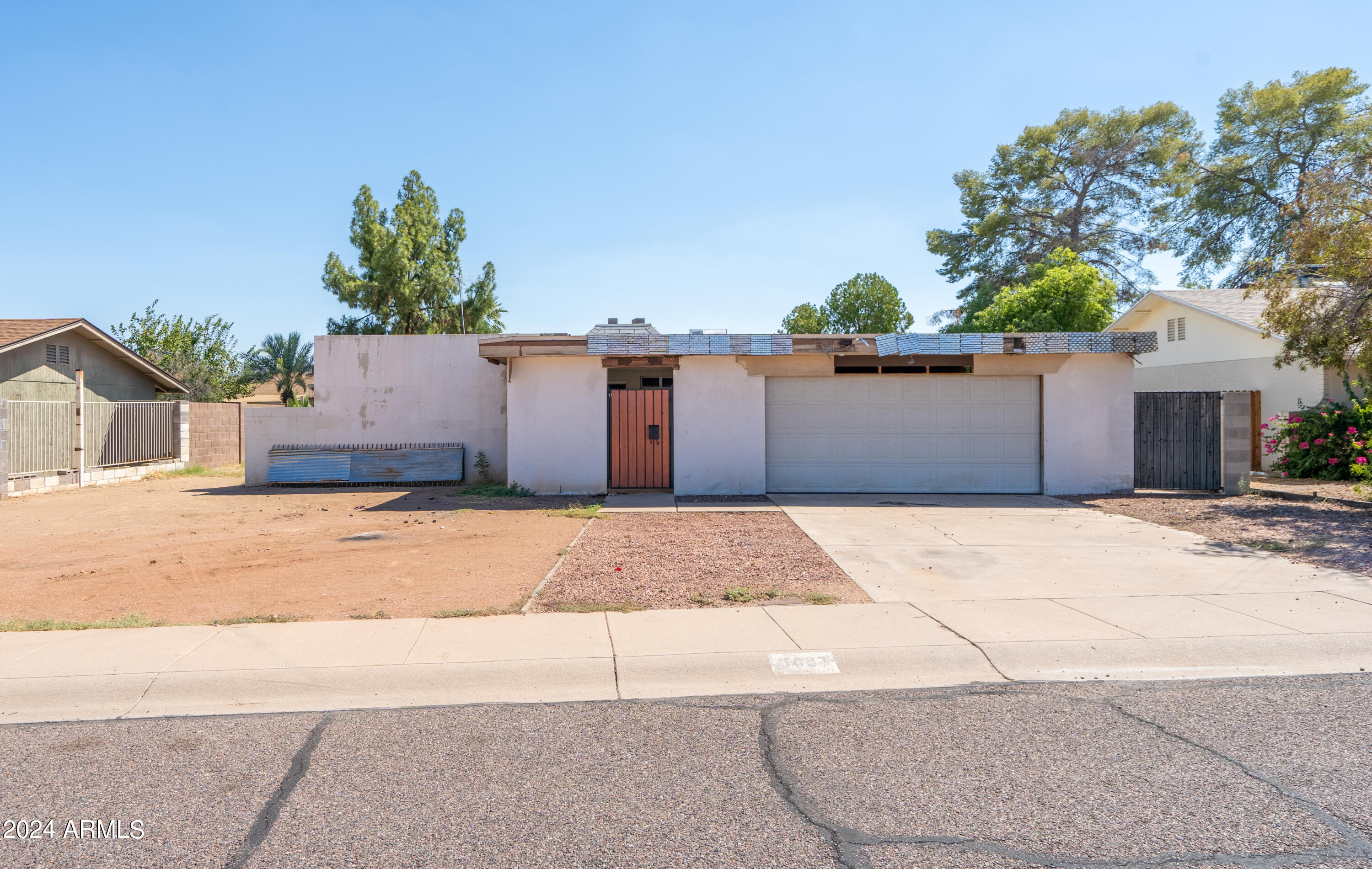 3027 E WINDROSE Drive