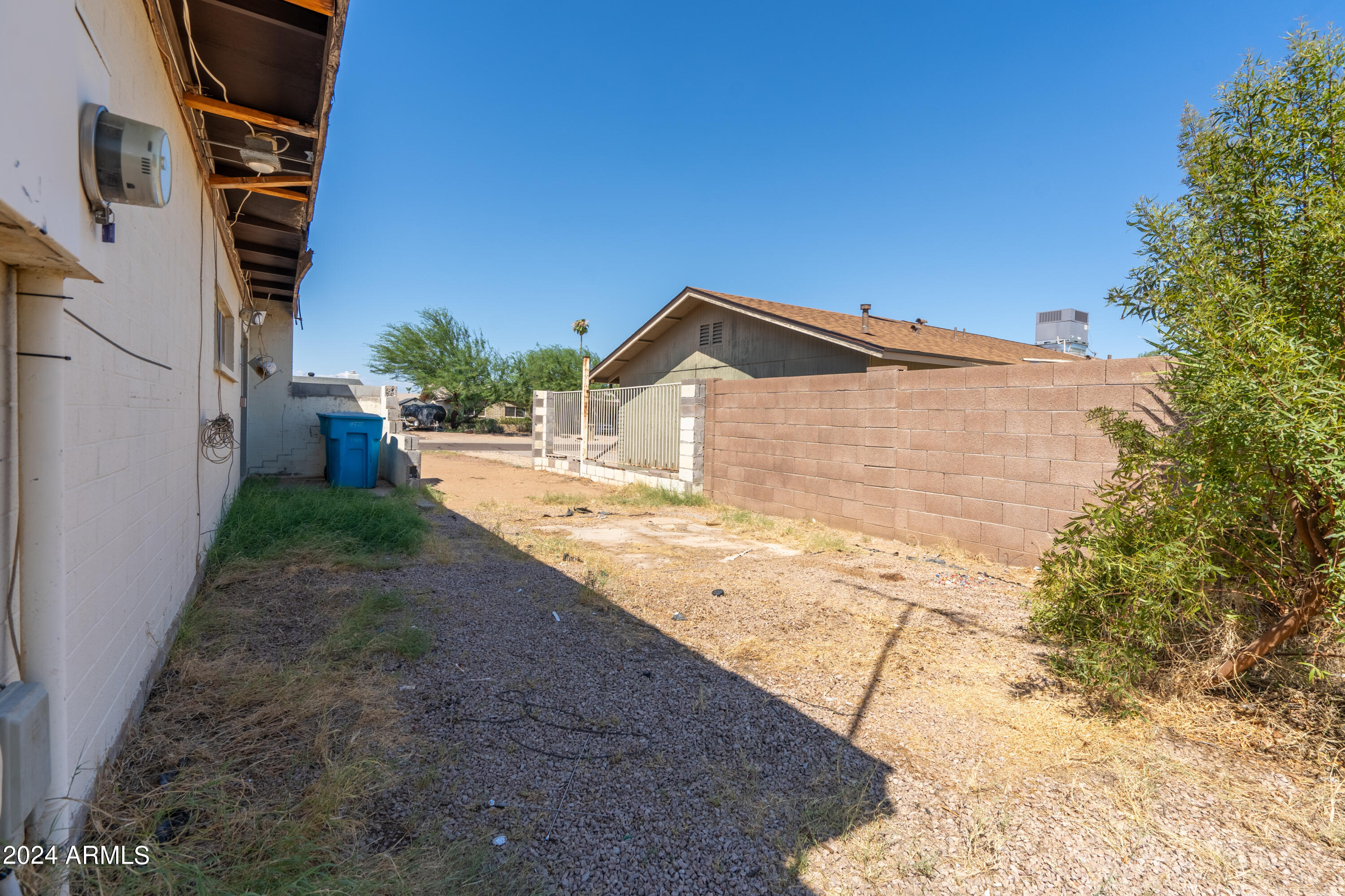 3027 E WINDROSE Drive