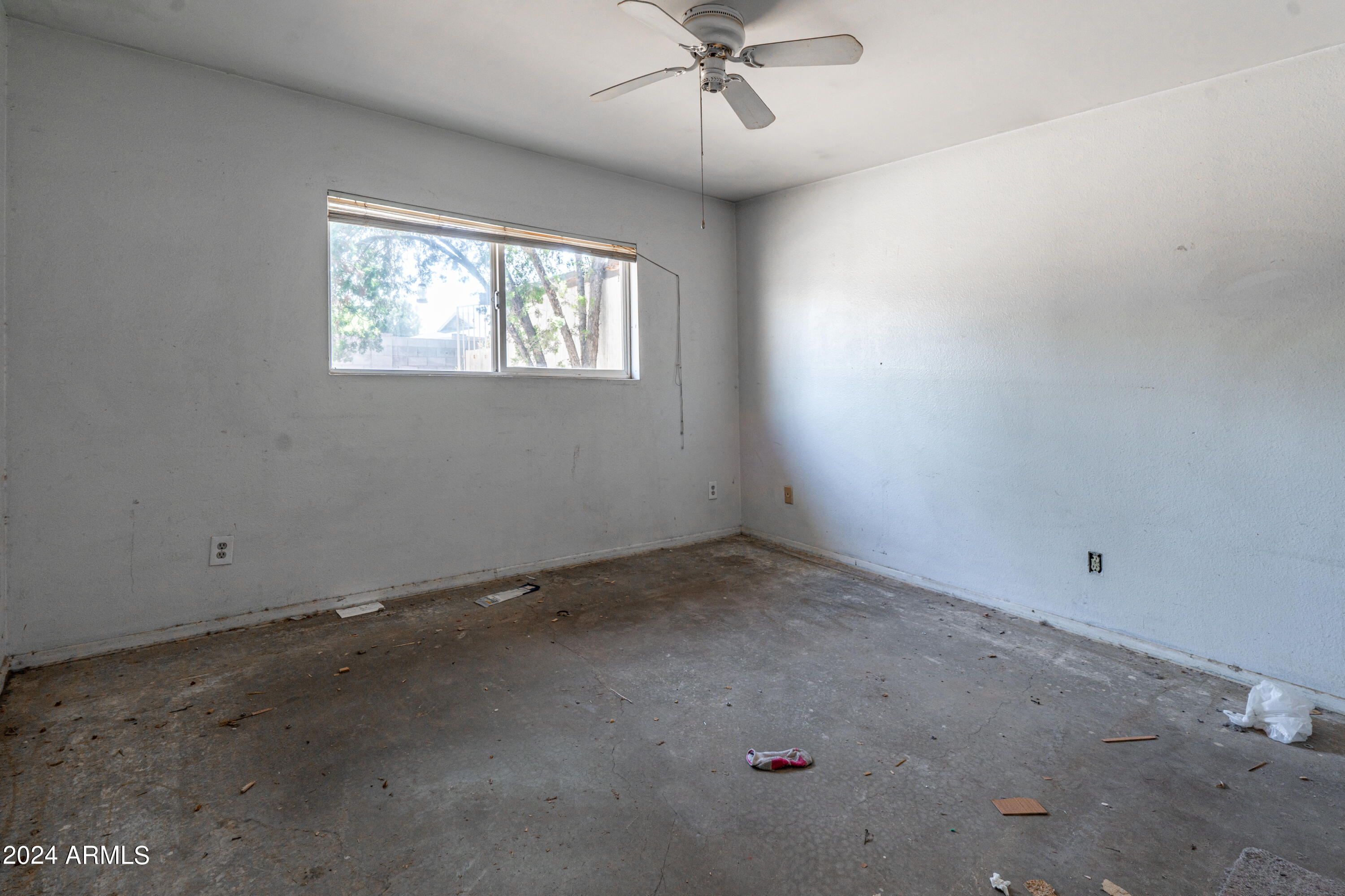 3027 E WINDROSE Drive