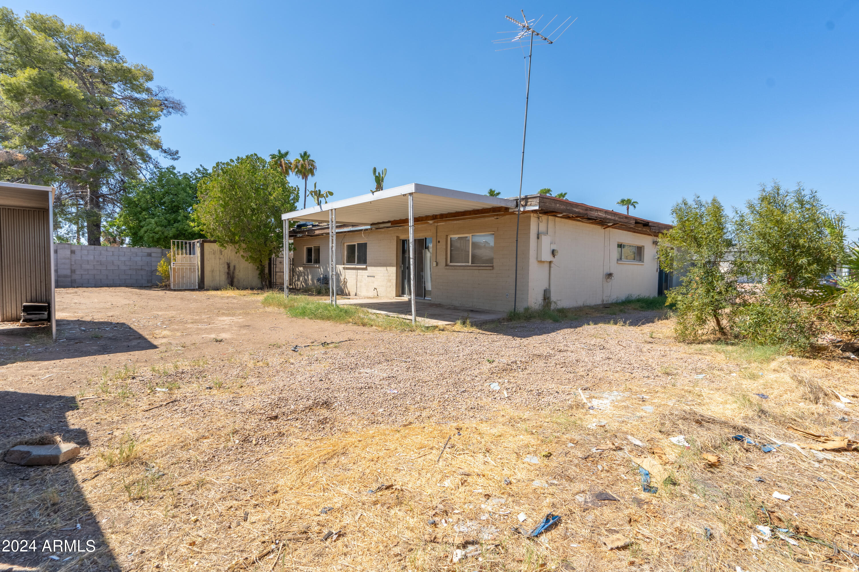 3027 E WINDROSE Drive