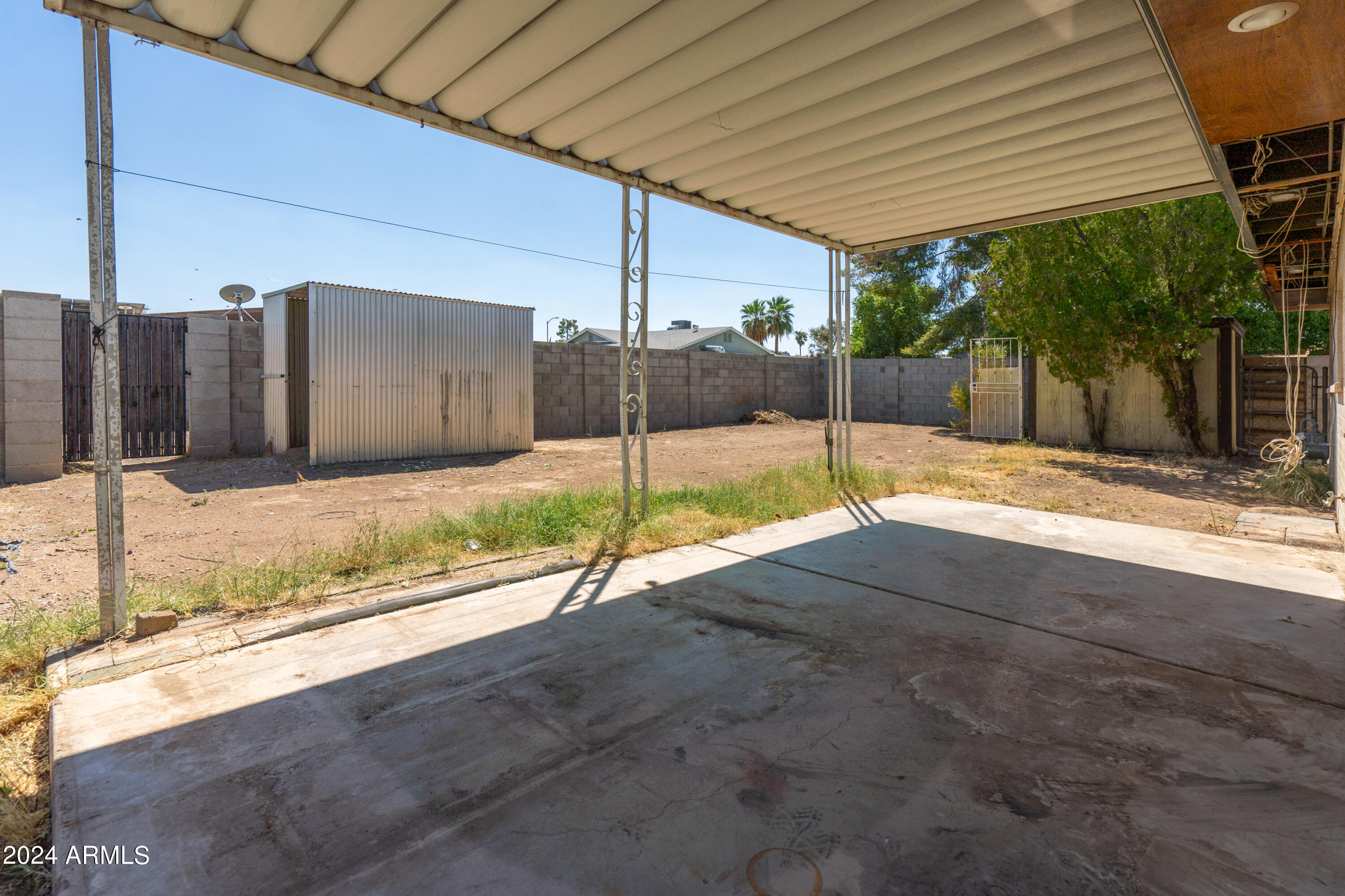 3027 E WINDROSE Drive