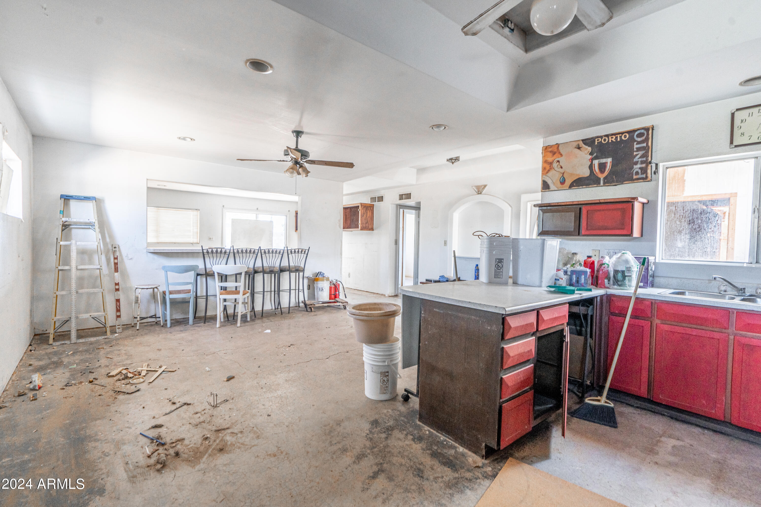 3027 E WINDROSE Drive