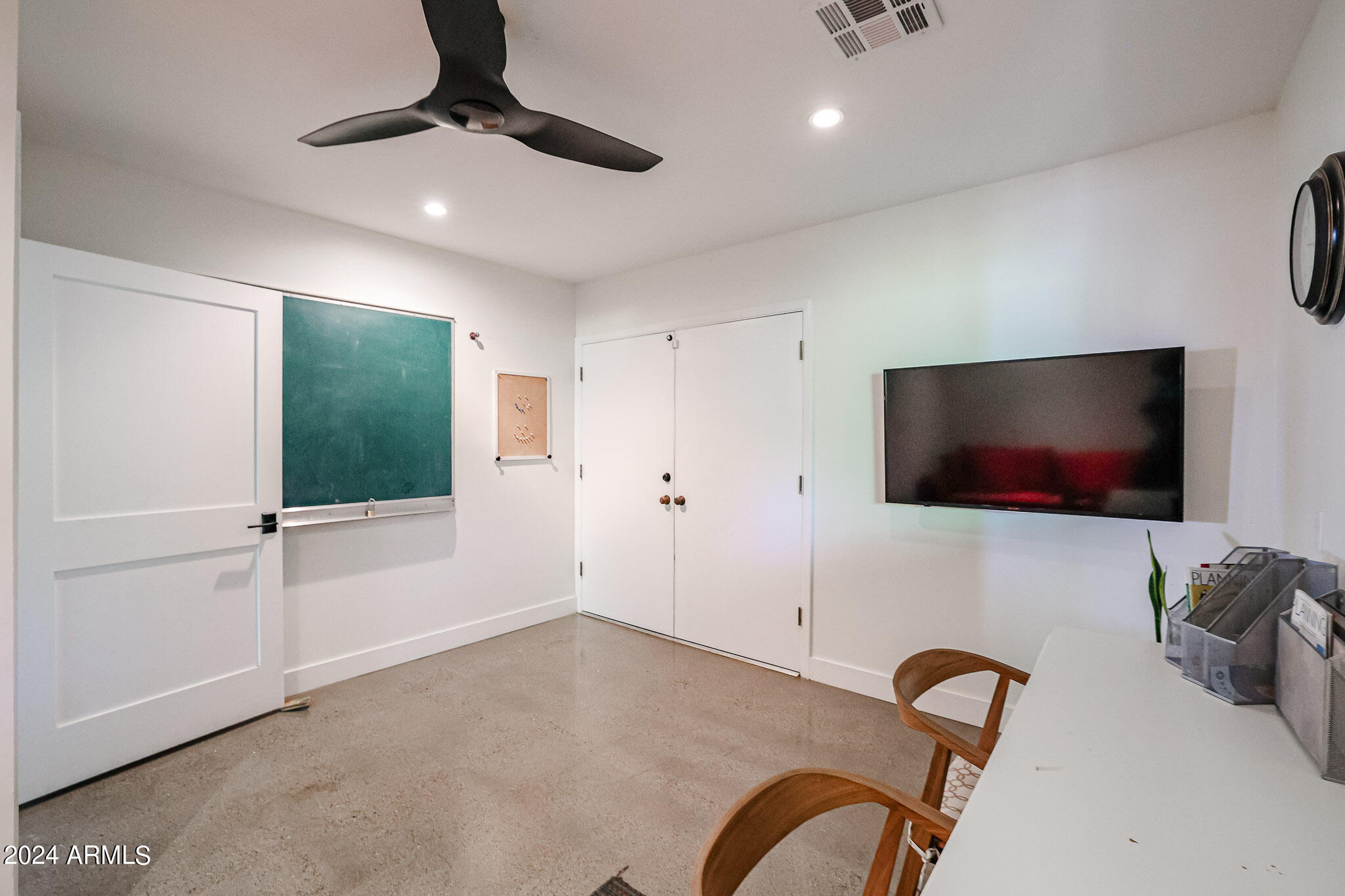 1234 W SOLANO Drive