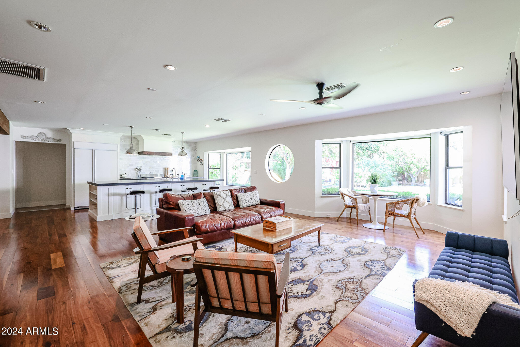 1234 W SOLANO Drive
