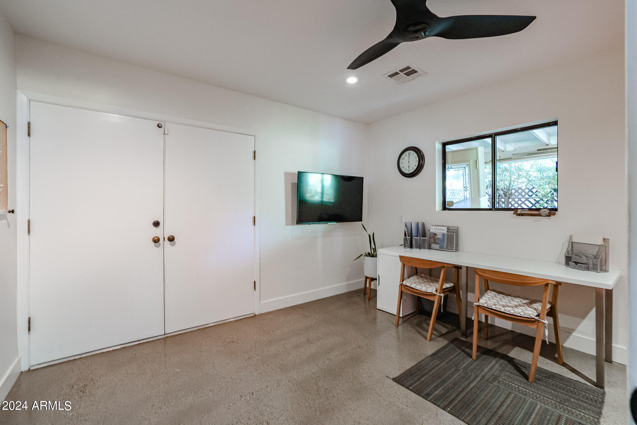 1234 W SOLANO Drive