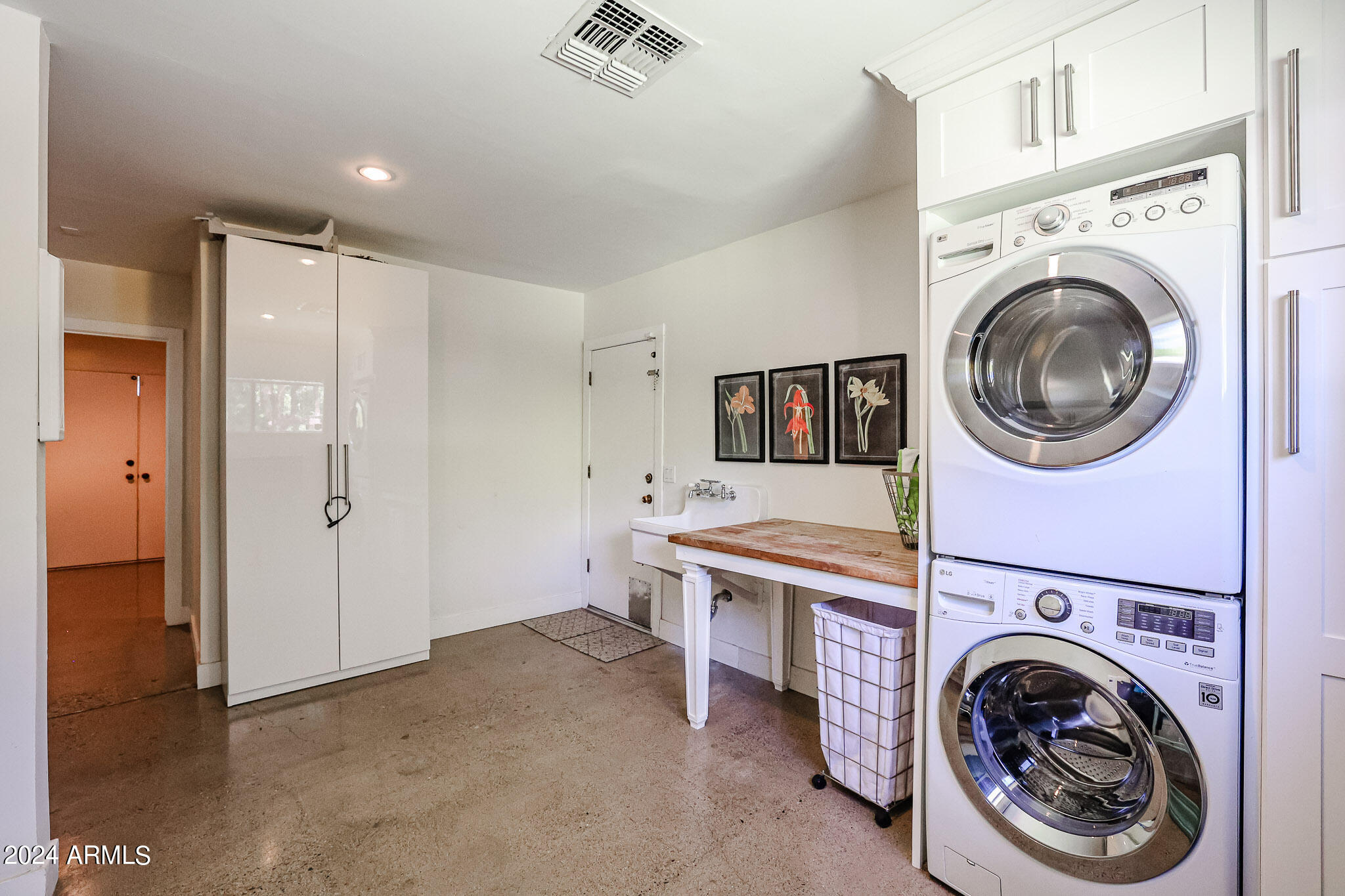 1234 W SOLANO Drive
