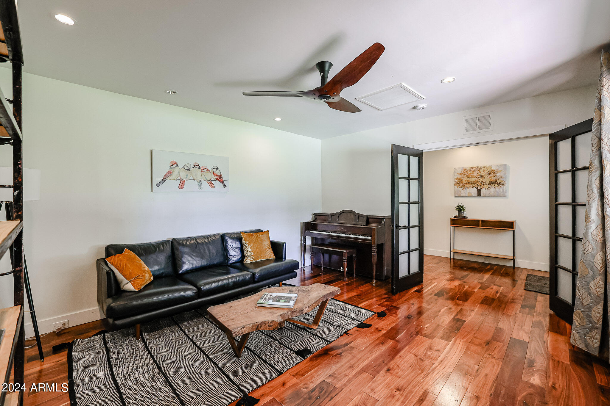 1234 W SOLANO Drive