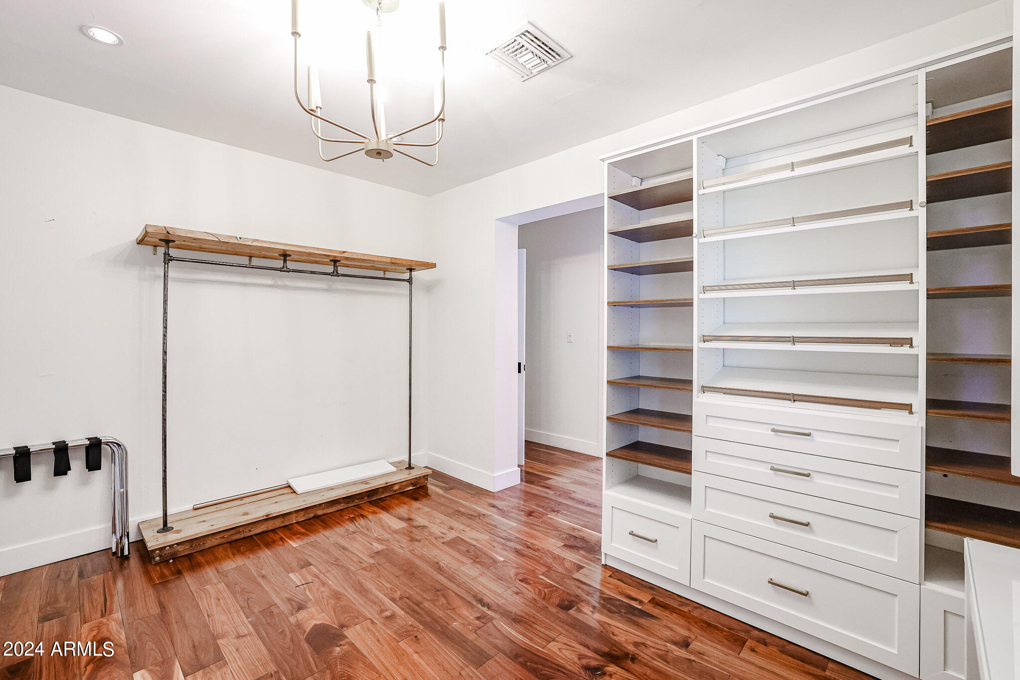 1234 W SOLANO Drive