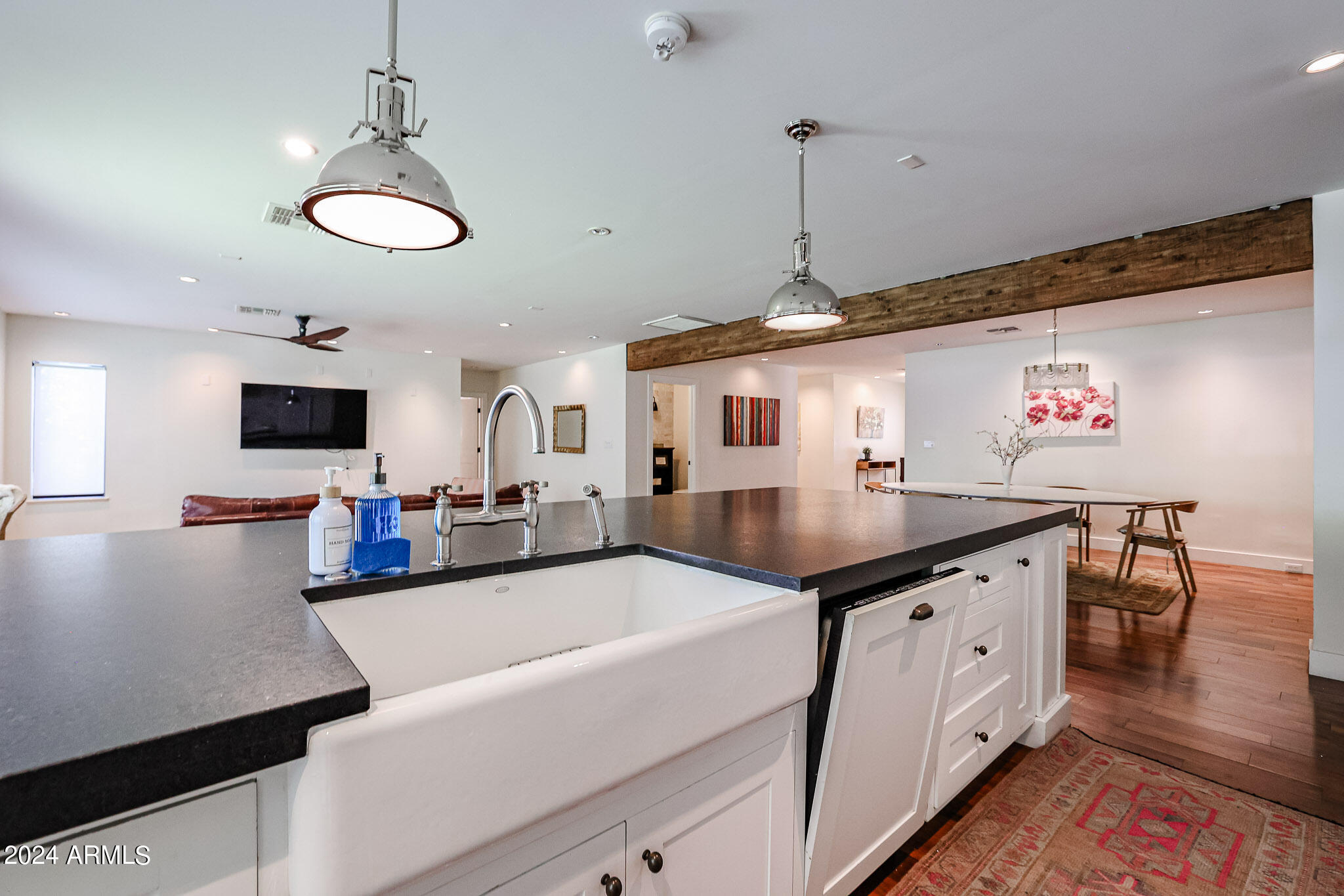 1234 W SOLANO Drive