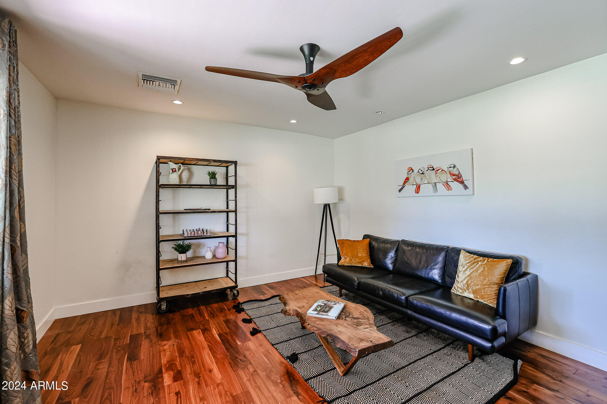 1234 W SOLANO Drive