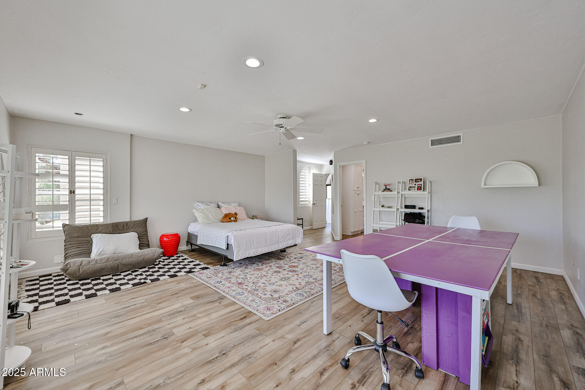 1035 N VISTA VERDE