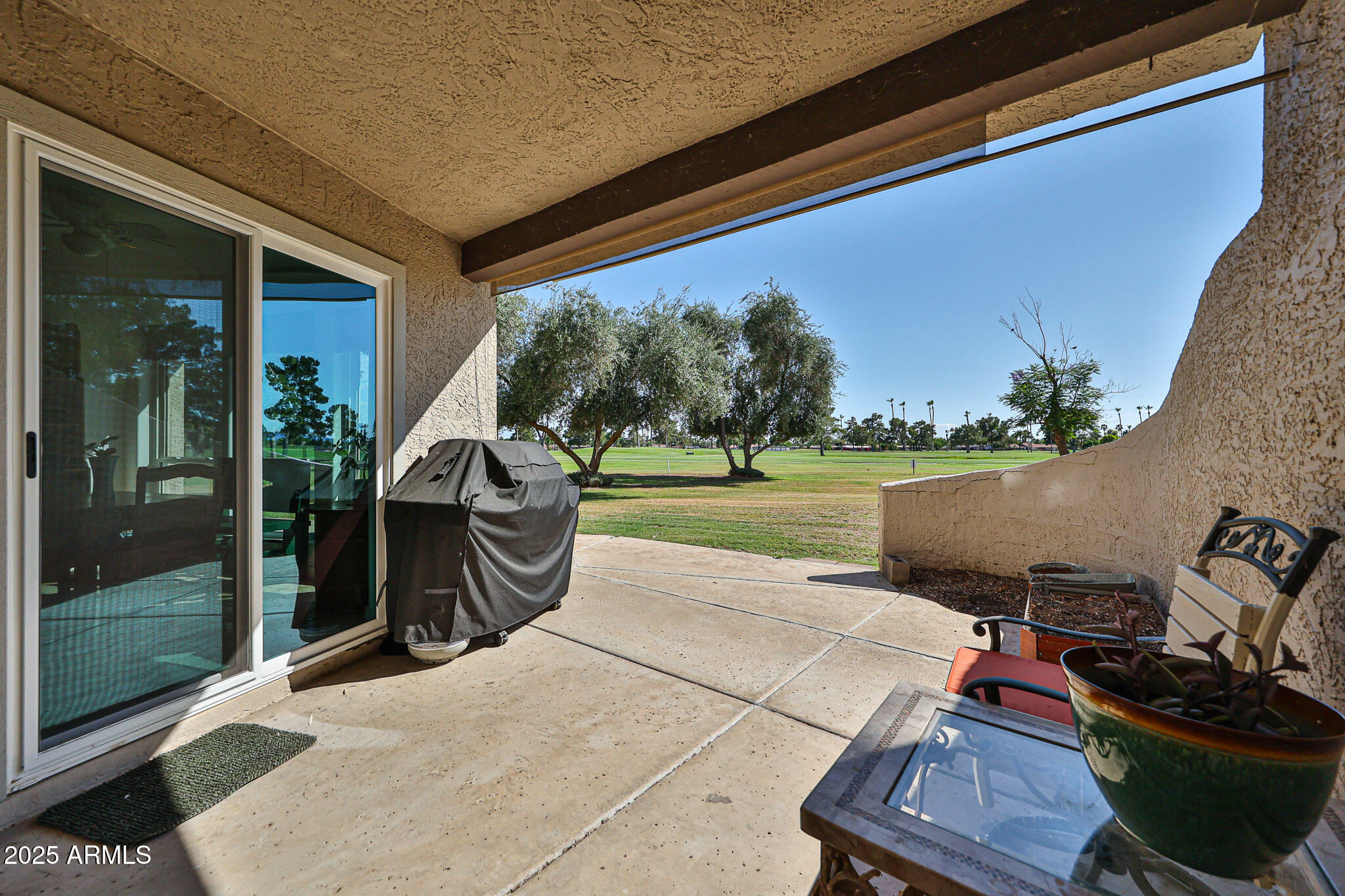 1035 N VISTA VERDE