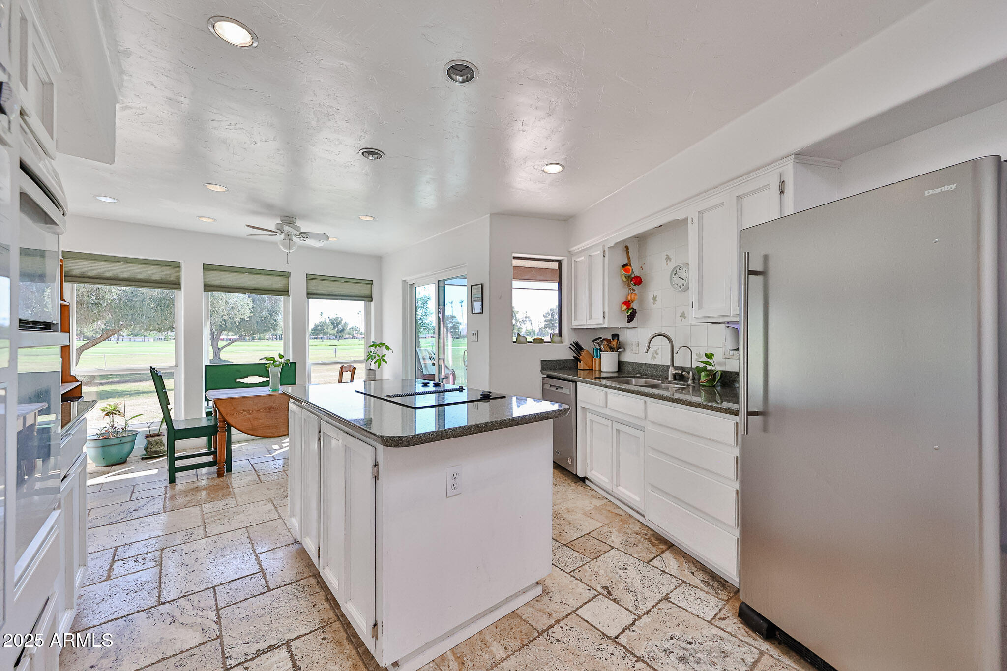 1035 N VISTA VERDE