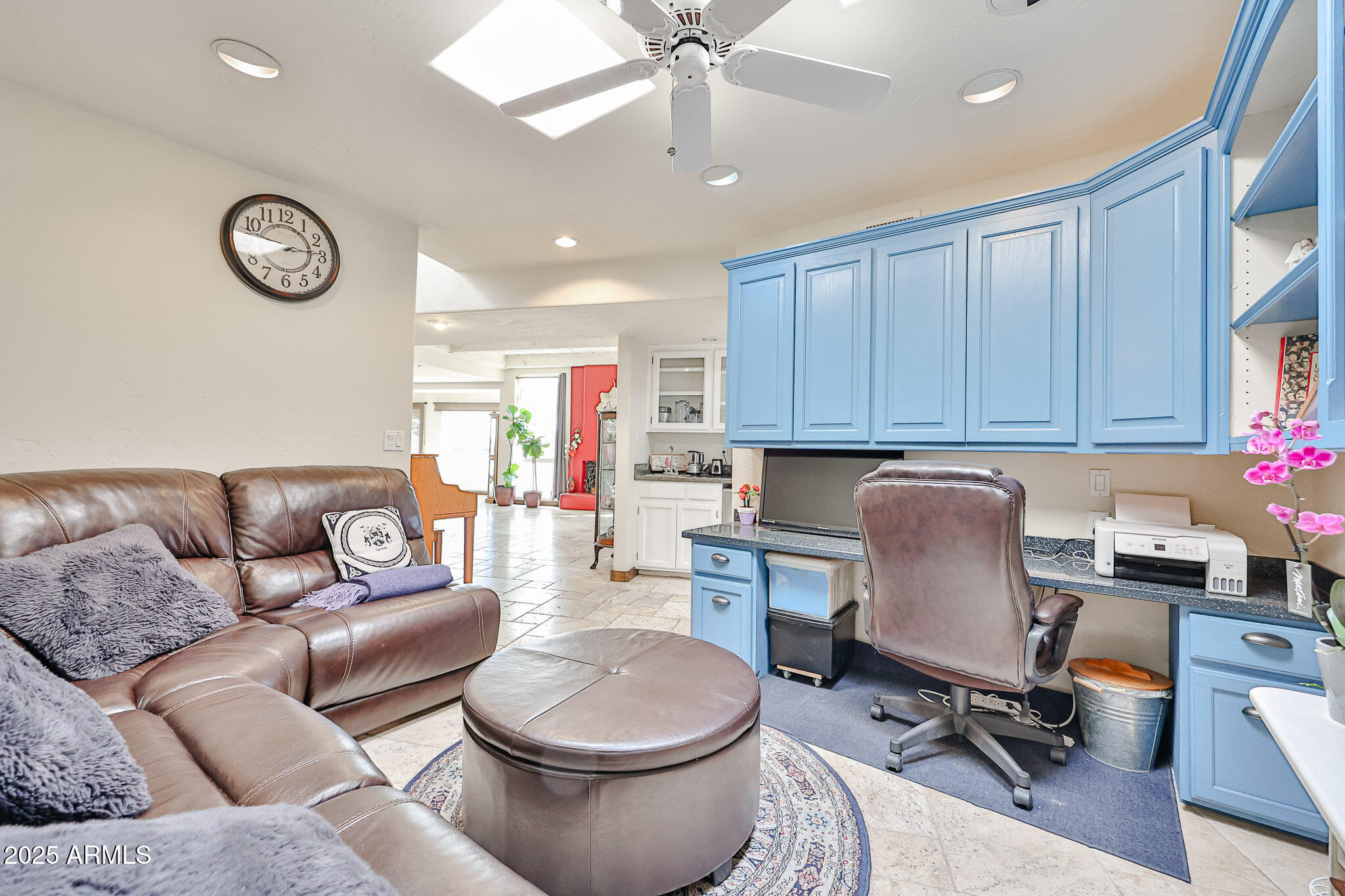 1035 N VISTA VERDE
