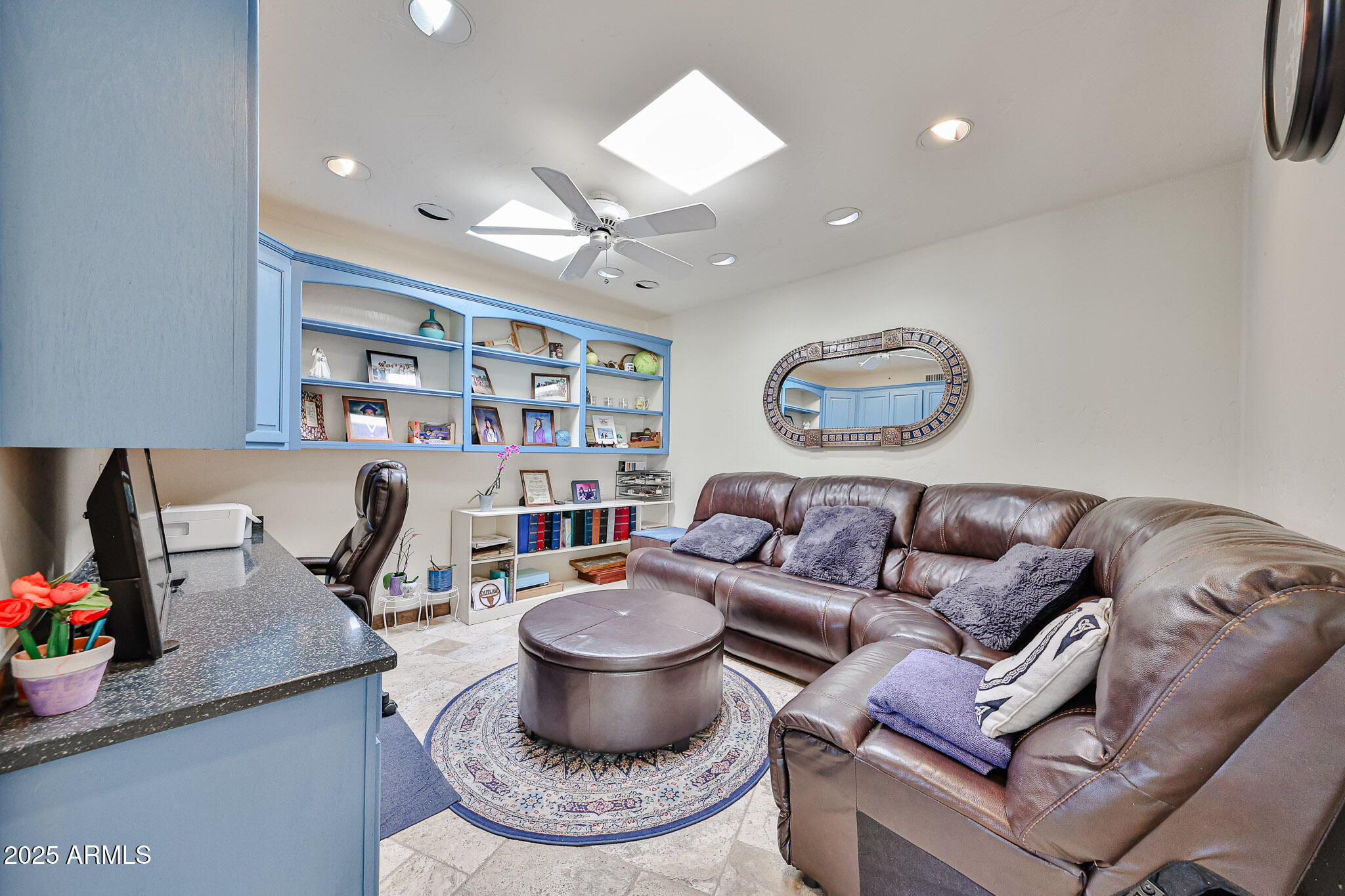 1035 N VISTA VERDE