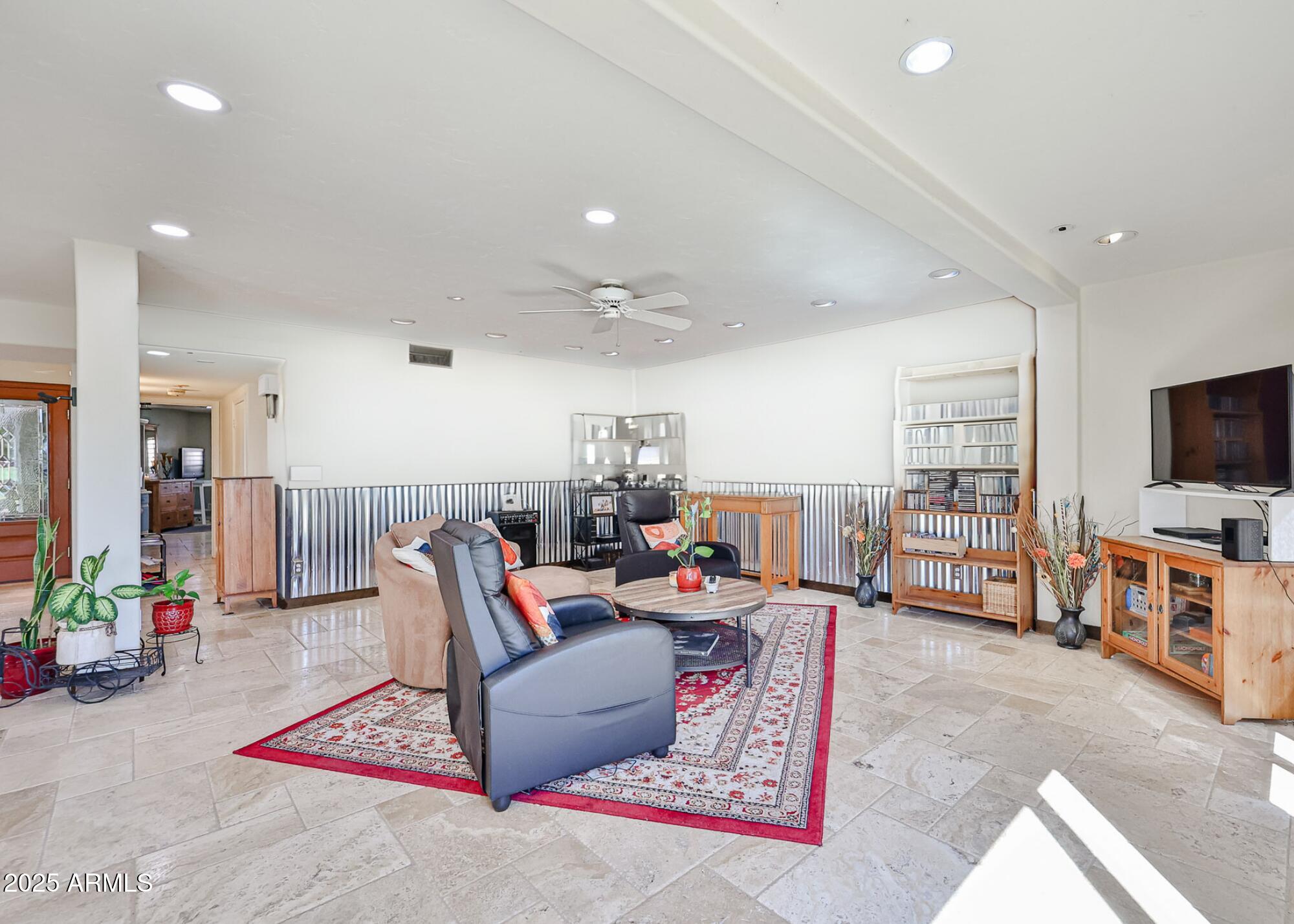 1035 N VISTA VERDE