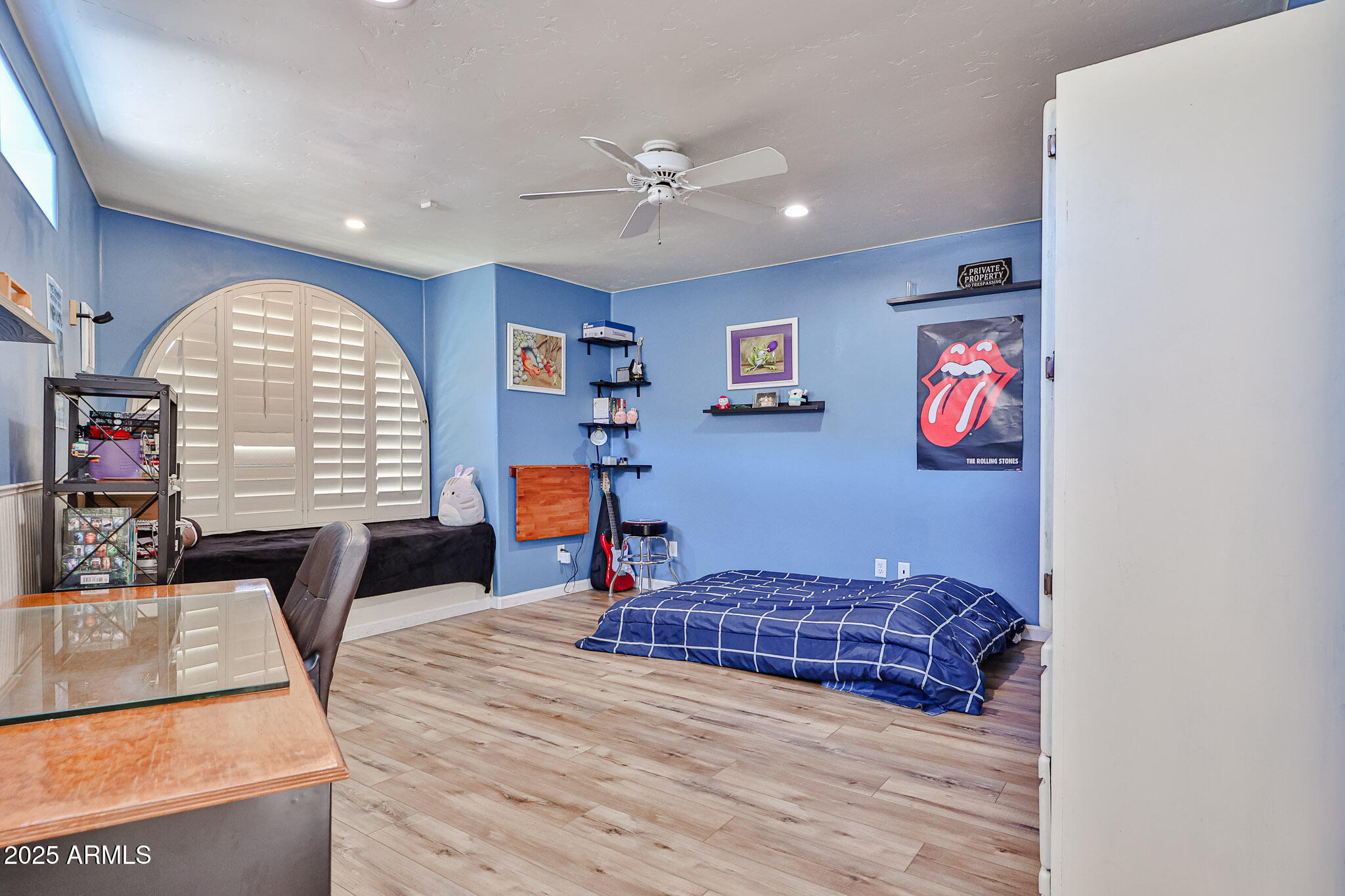 1035 N VISTA VERDE