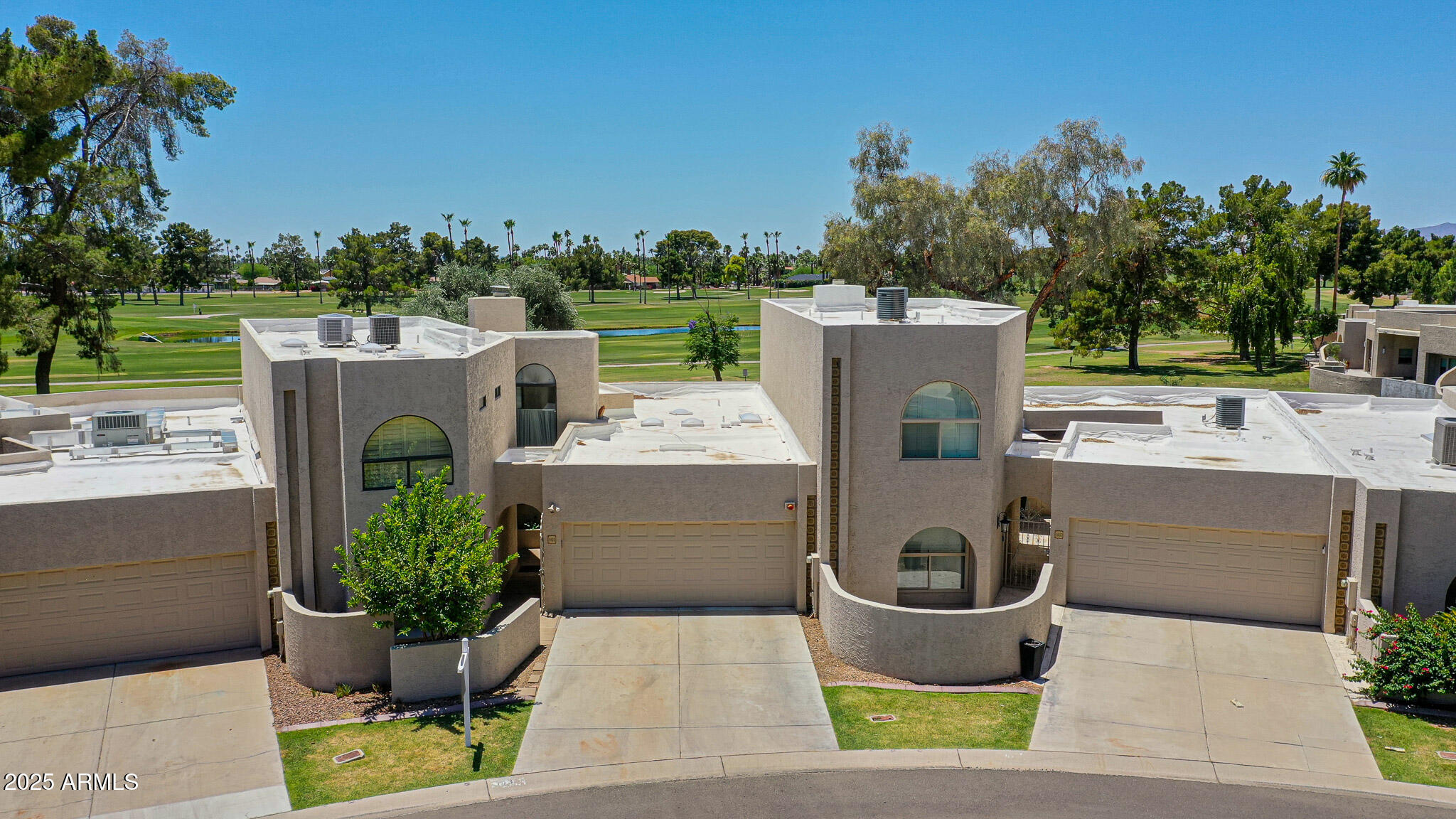 1035 N VISTA VERDE