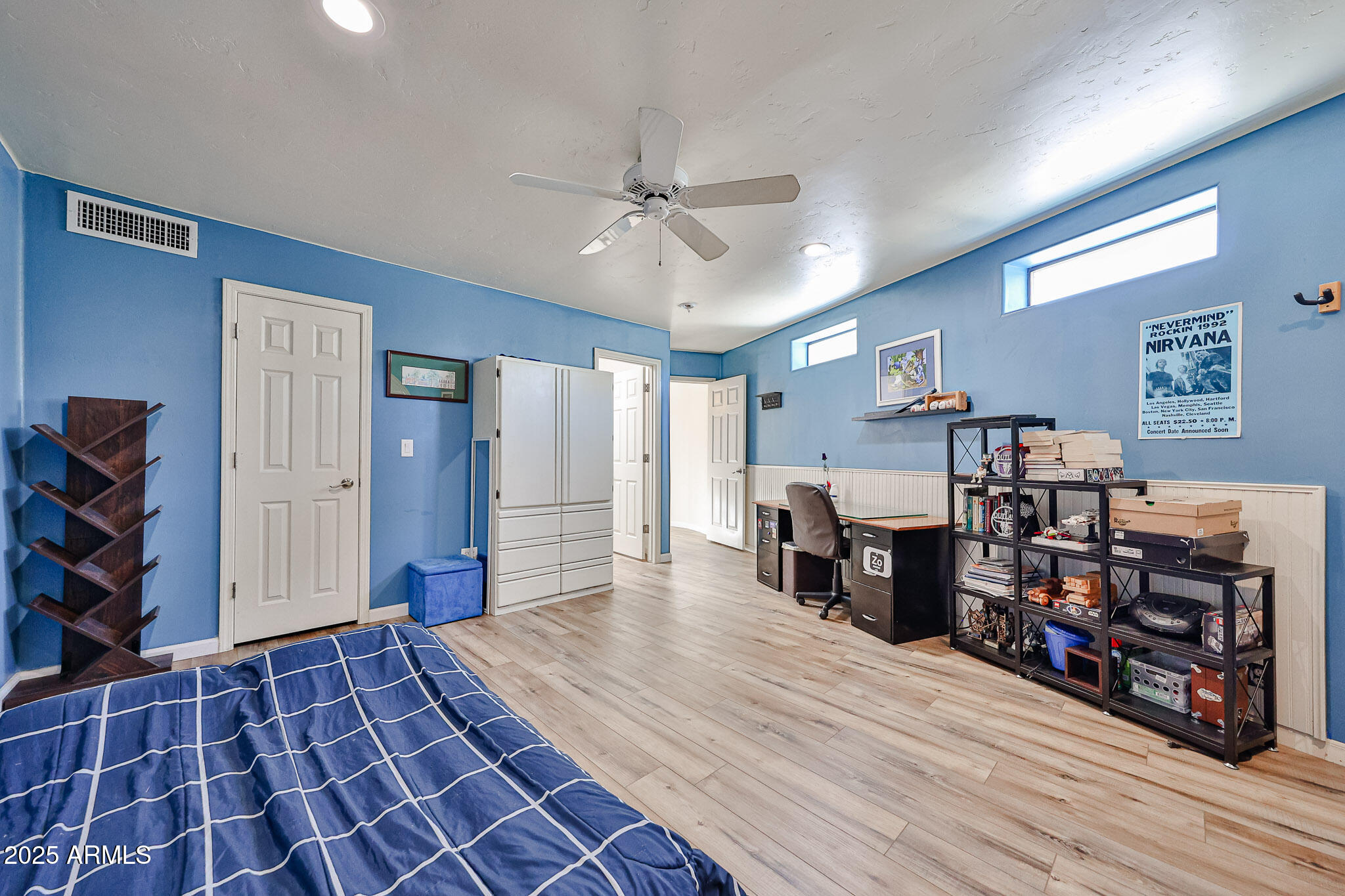 1035 N VISTA VERDE