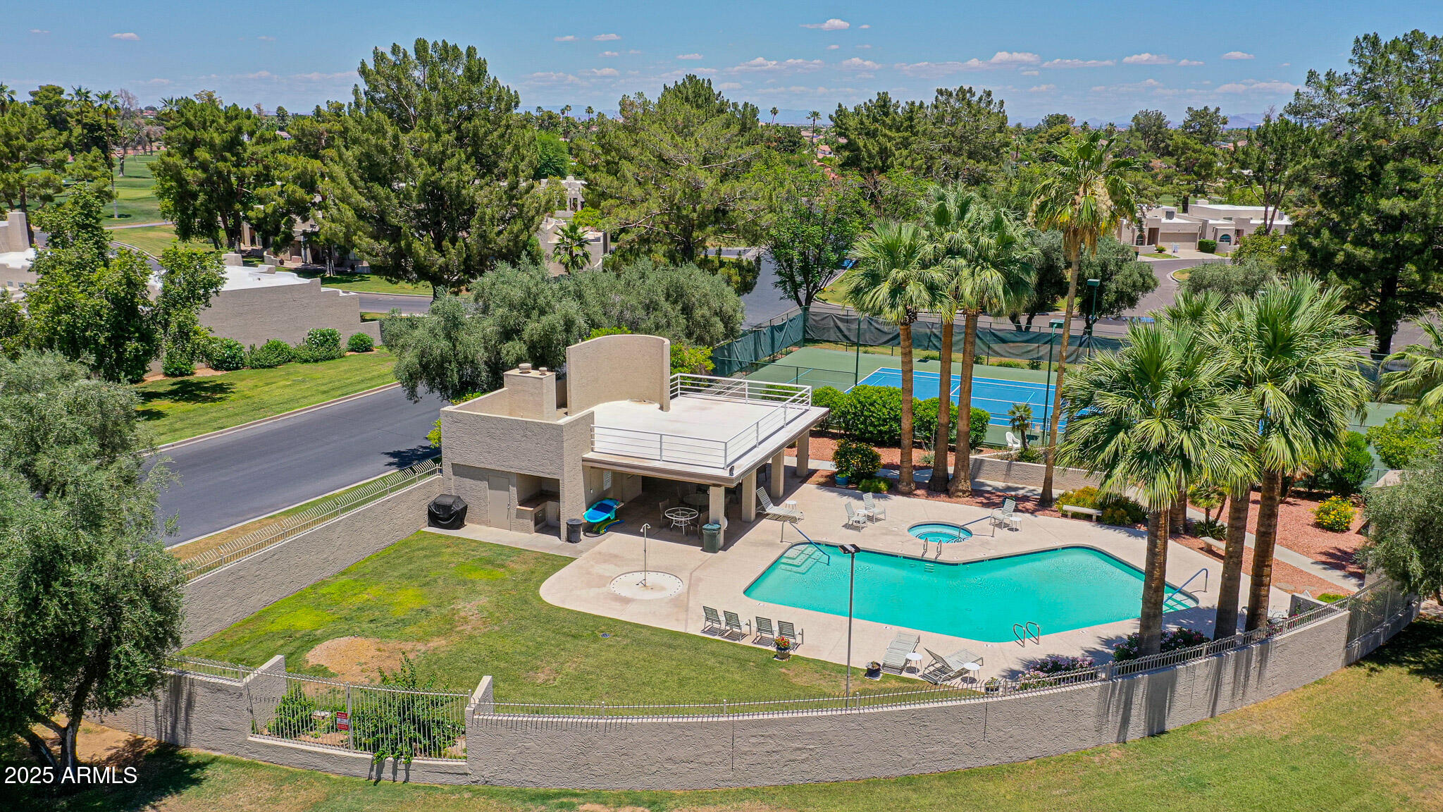 1035 N VISTA VERDE