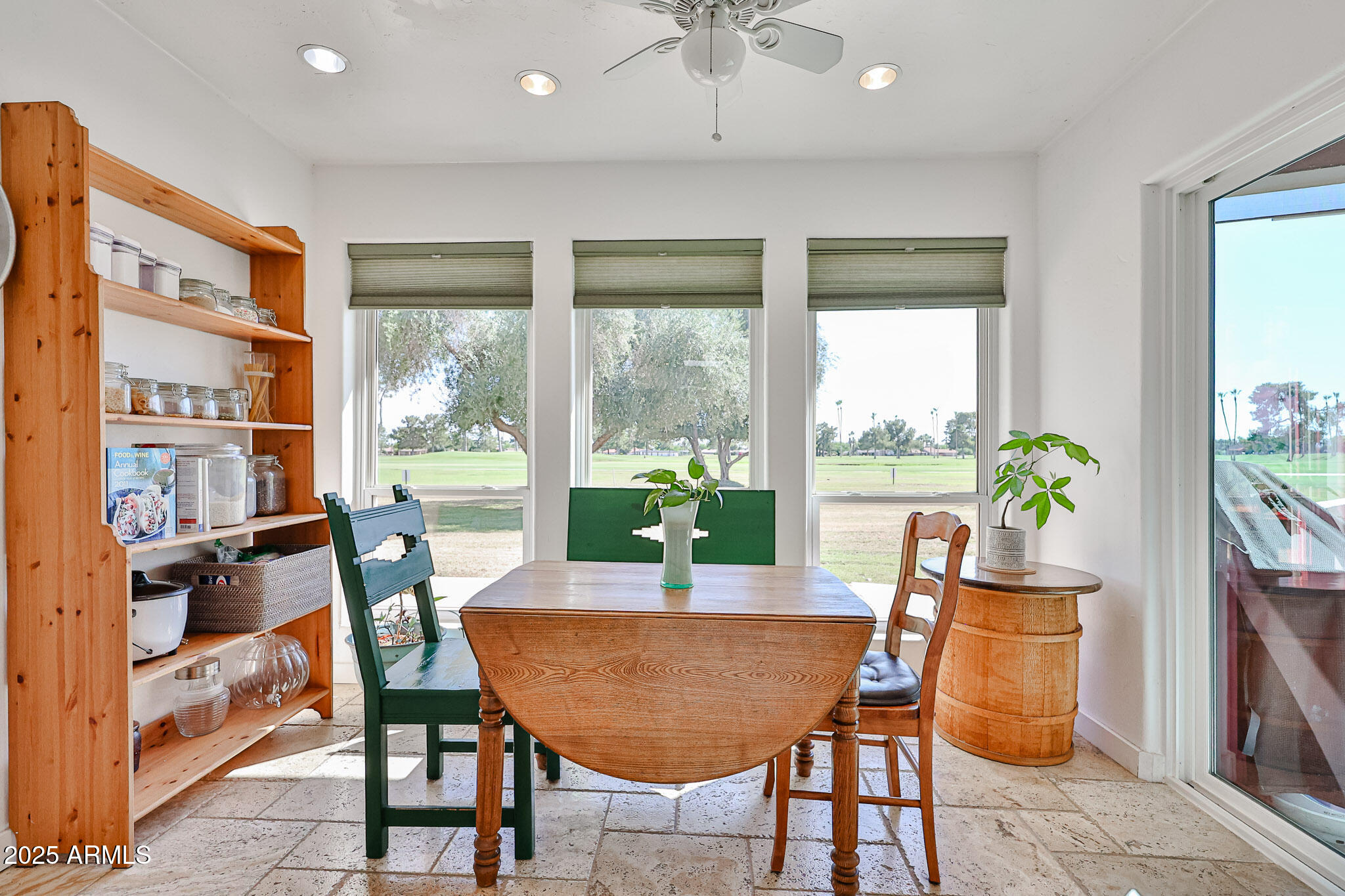 1035 N VISTA VERDE