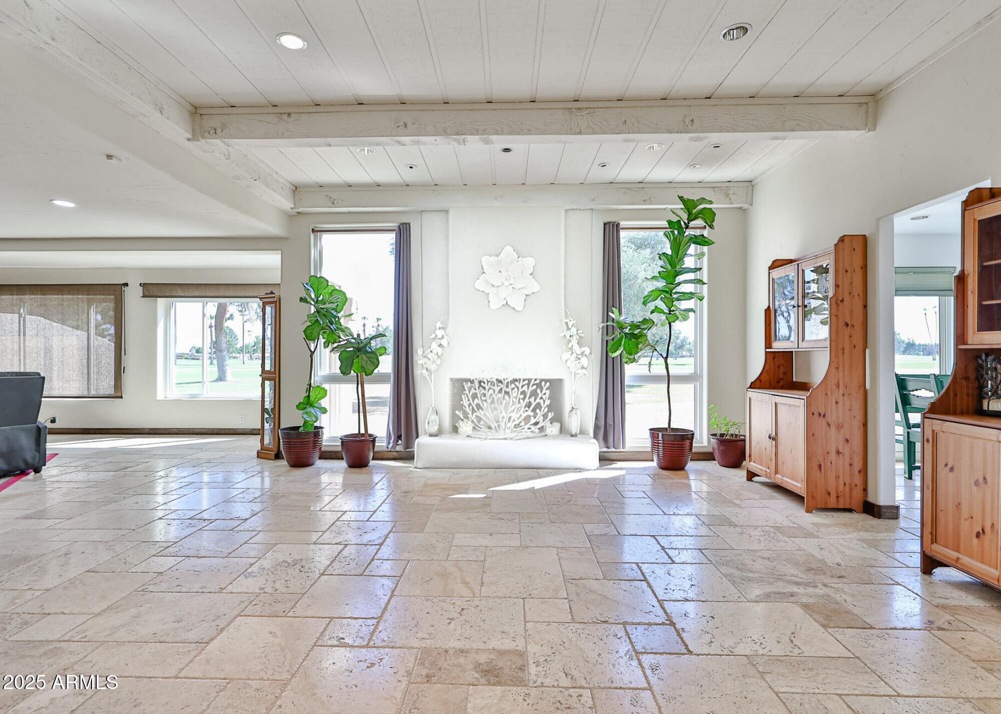1035 N VISTA VERDE