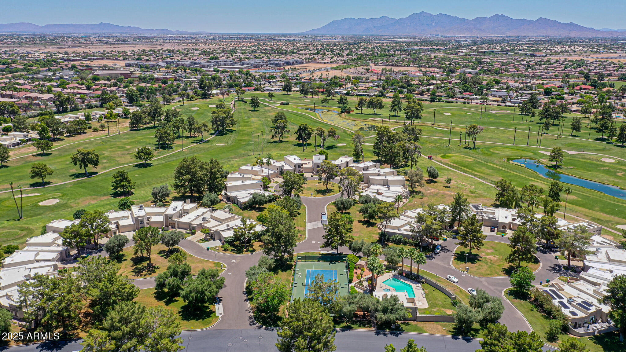 1035 N VISTA VERDE