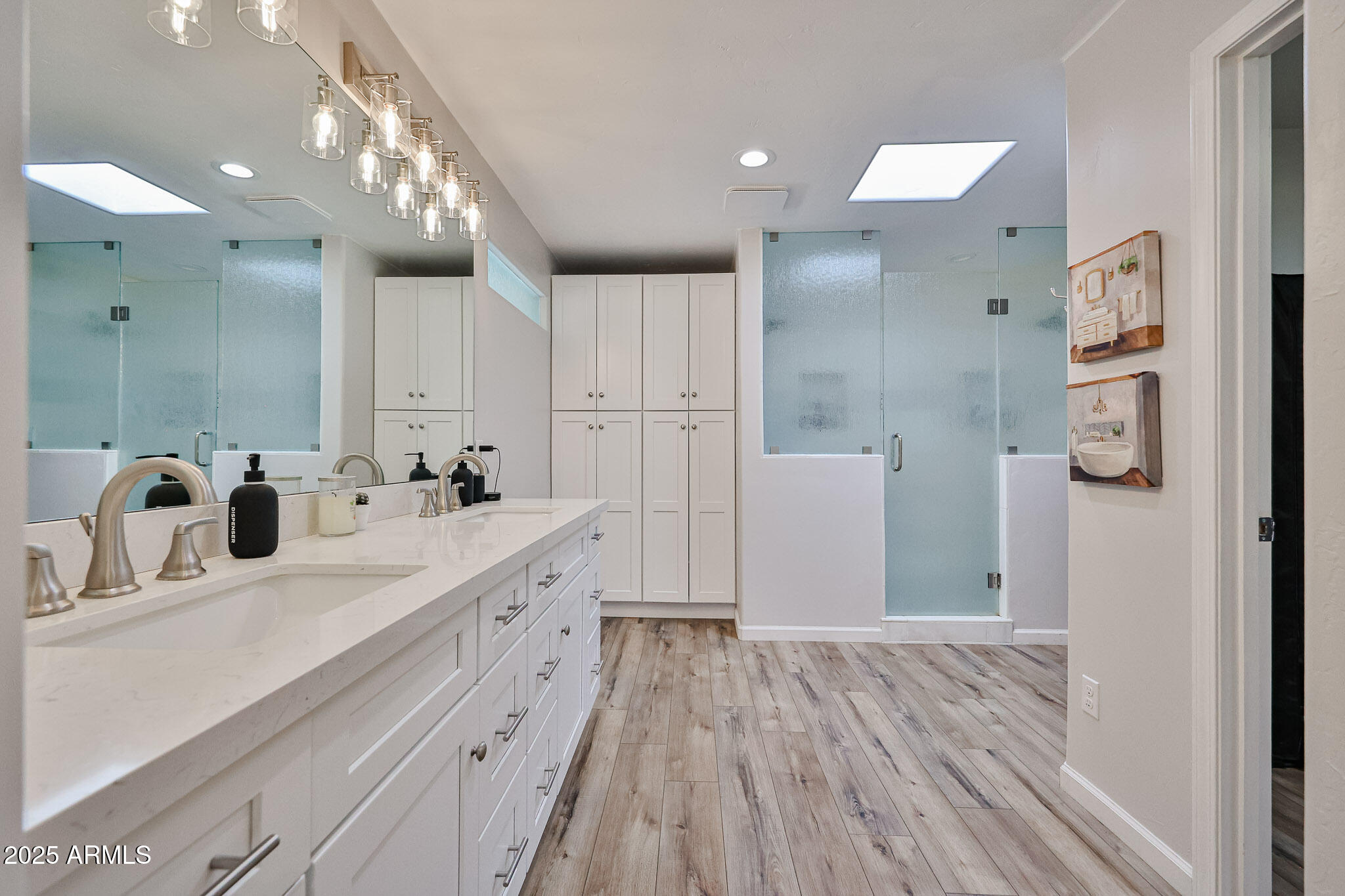 1035 N VISTA VERDE