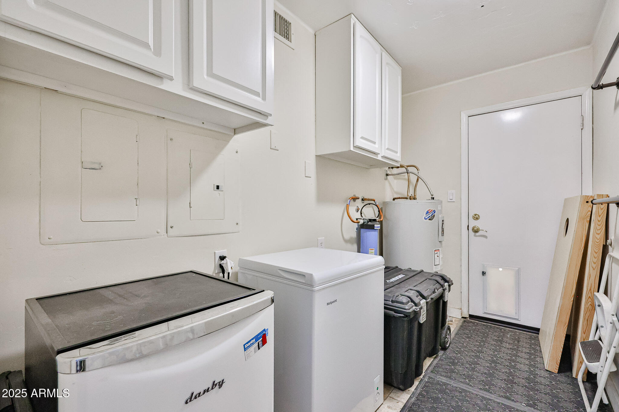 1035 N VISTA VERDE