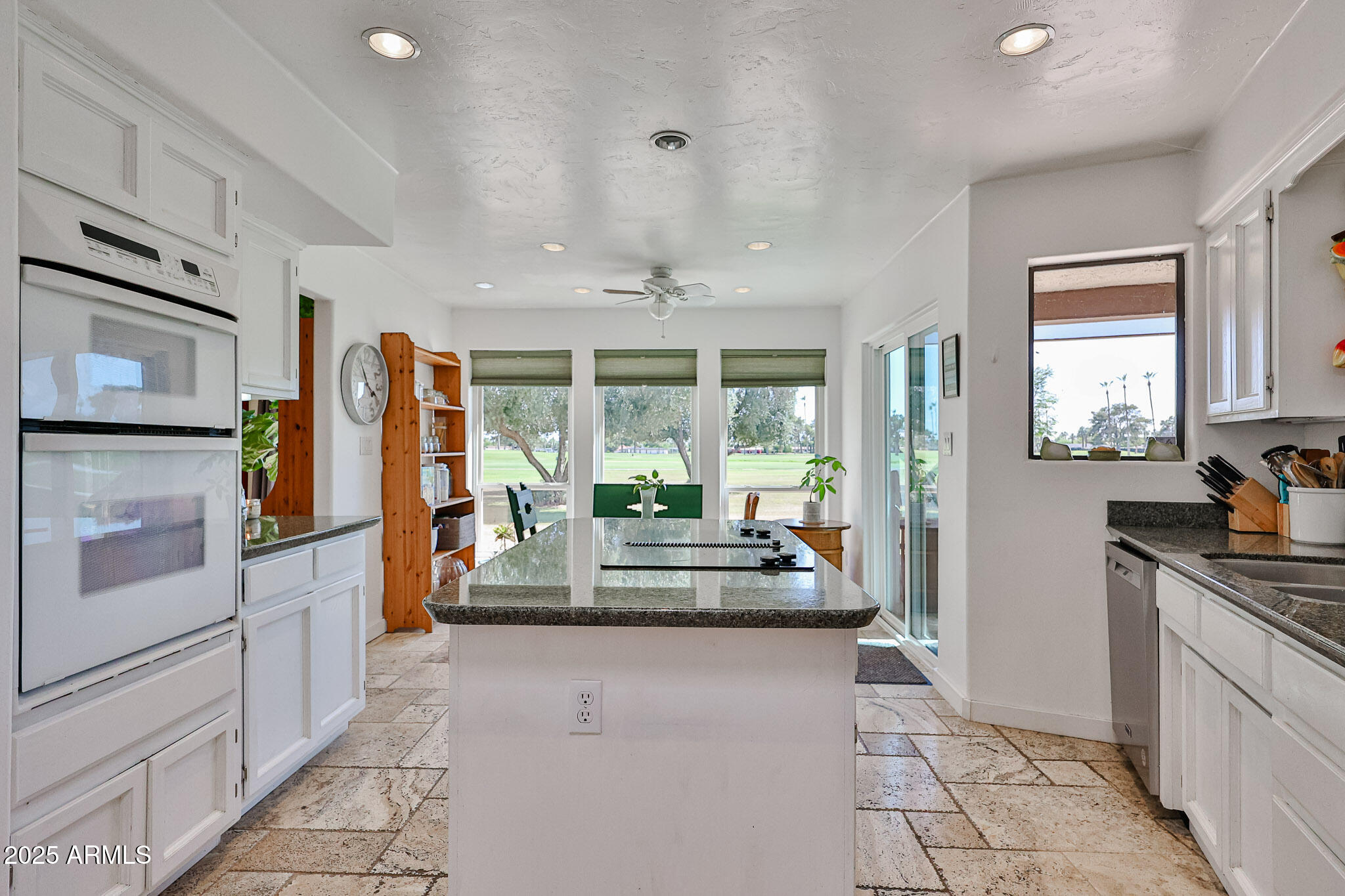 1035 N VISTA VERDE
