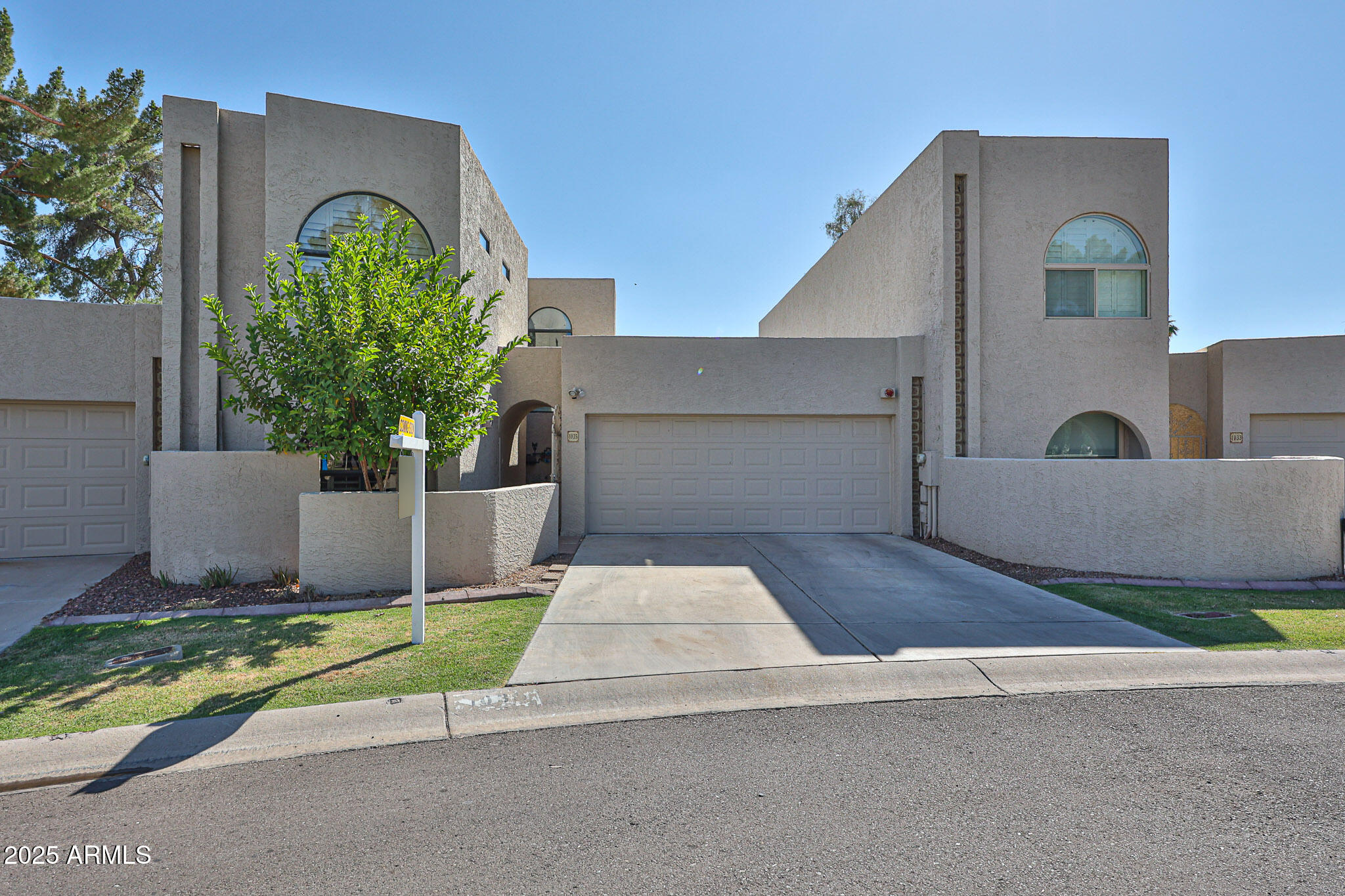 1035 N VISTA VERDE