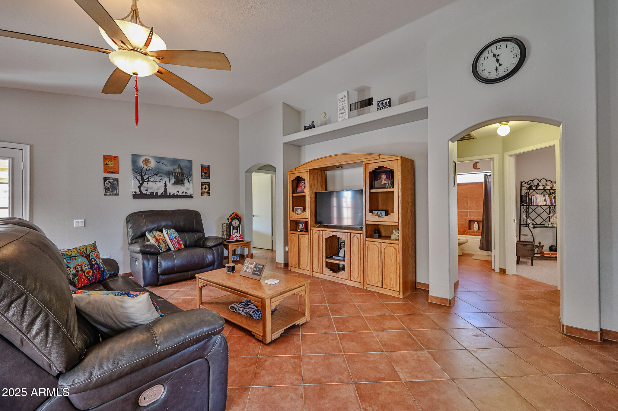 3553 E KELTON Lane