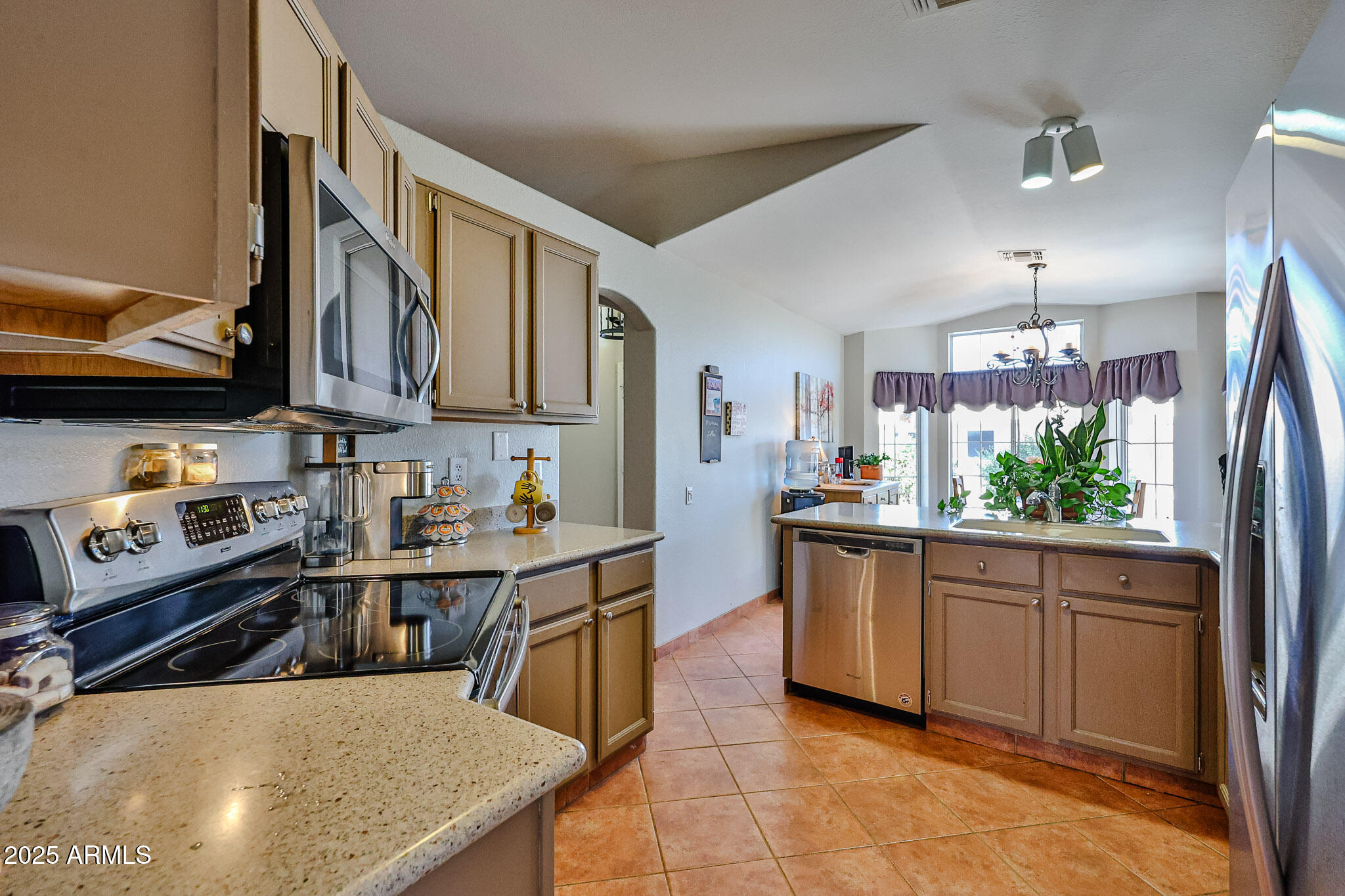 3553 E KELTON Lane