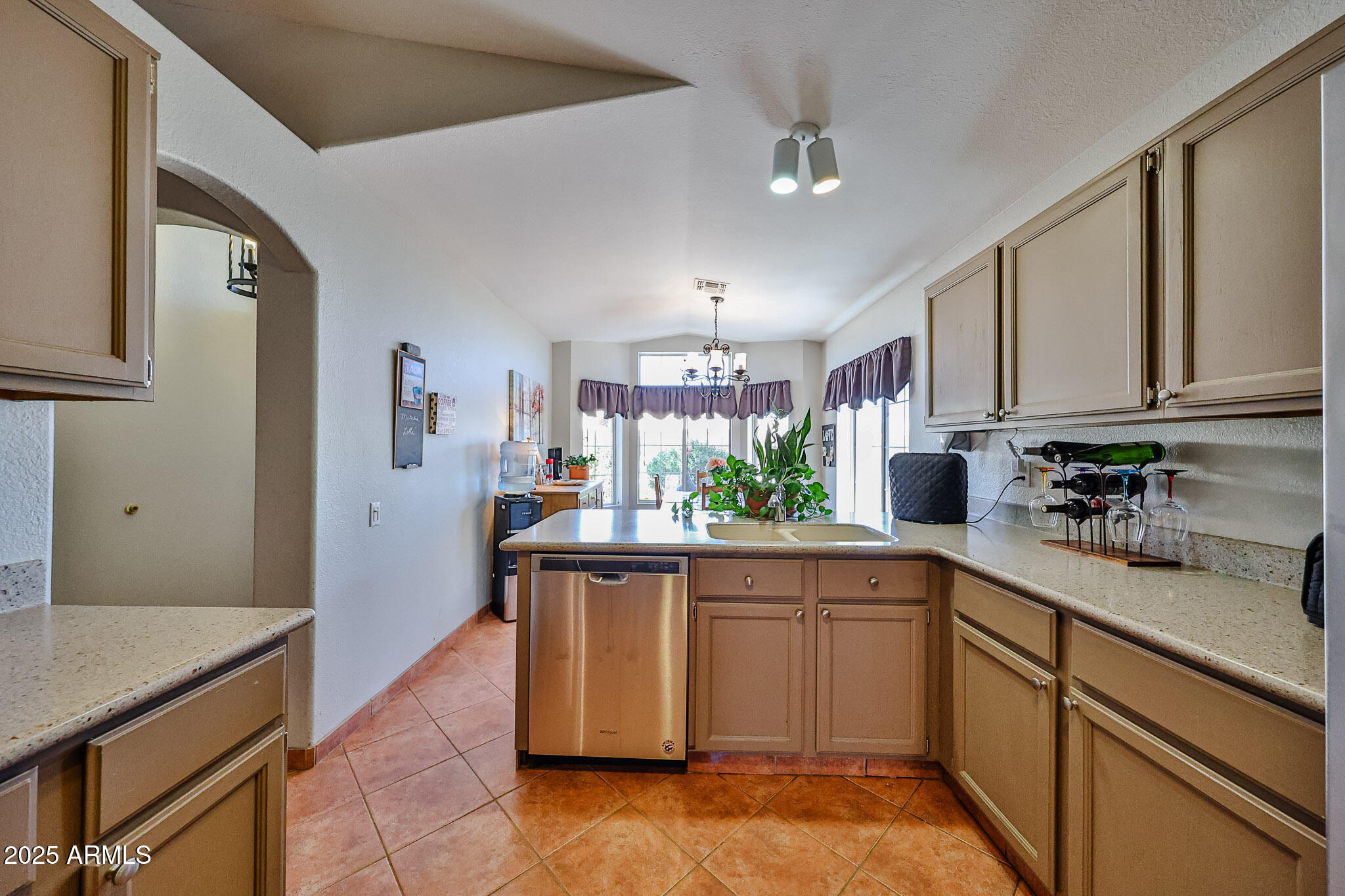 3553 E KELTON Lane