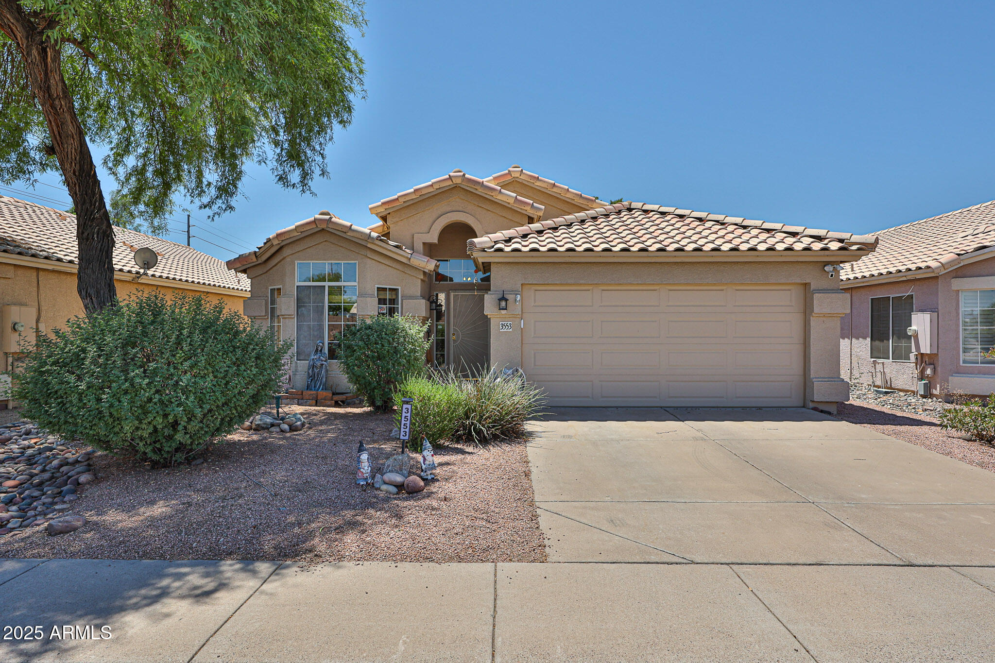 3553 E KELTON Lane