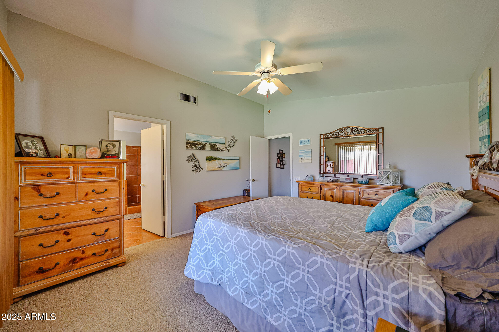 3553 E KELTON Lane