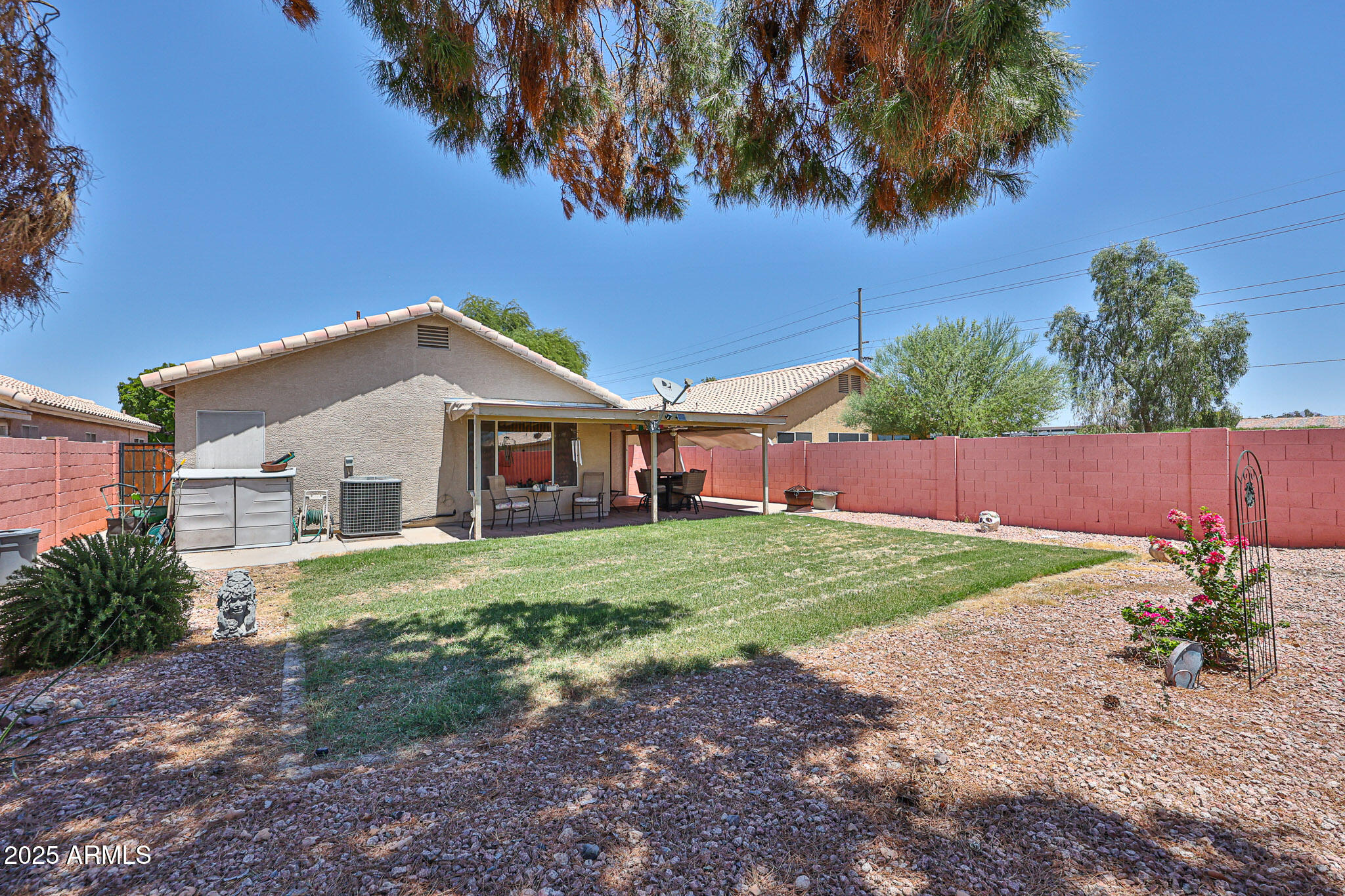 3553 E KELTON Lane