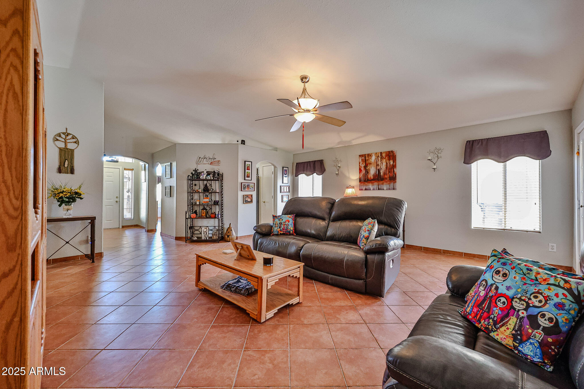 3553 E KELTON Lane